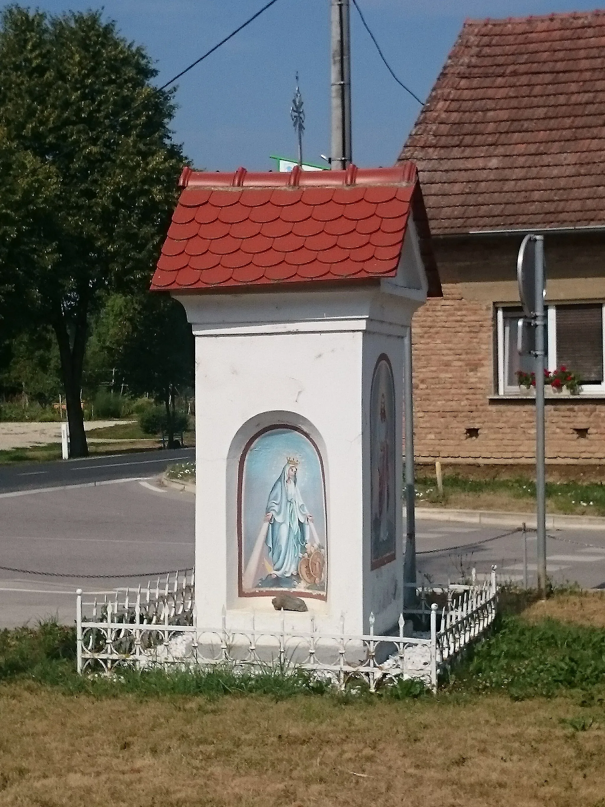 Photo showing: A chapel in Bogojina, at the intersection with the main road between Dobrovnik and Moravske Toplice.