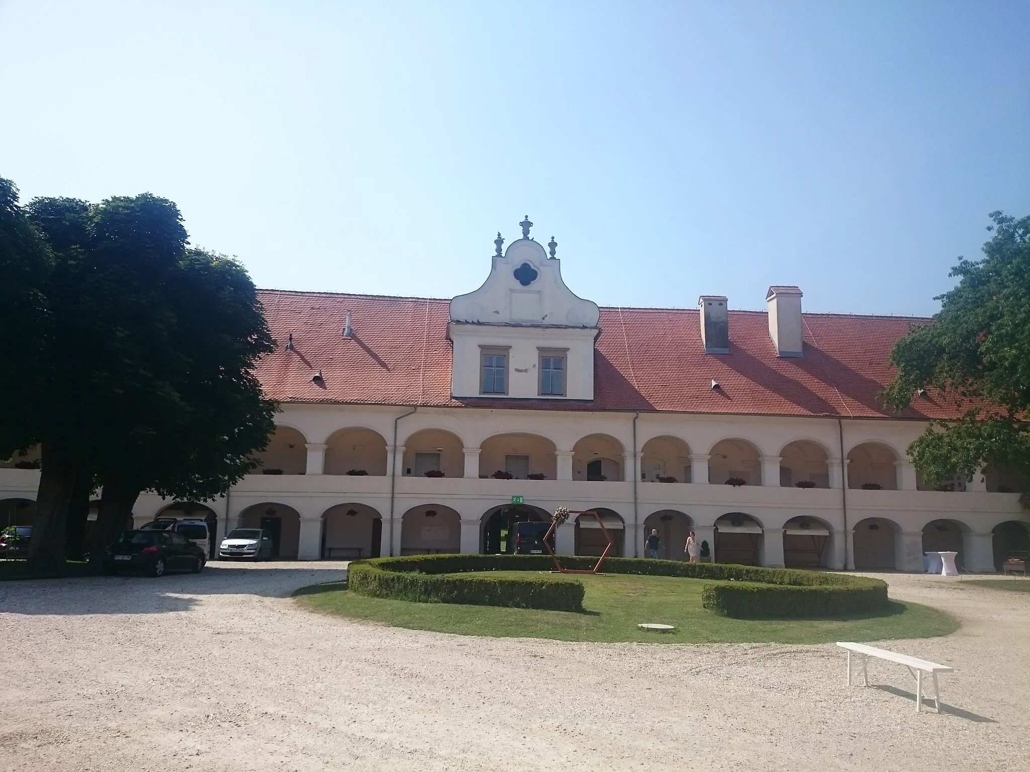 Photo showing: Internal courtyard of the Rakičan Mansion