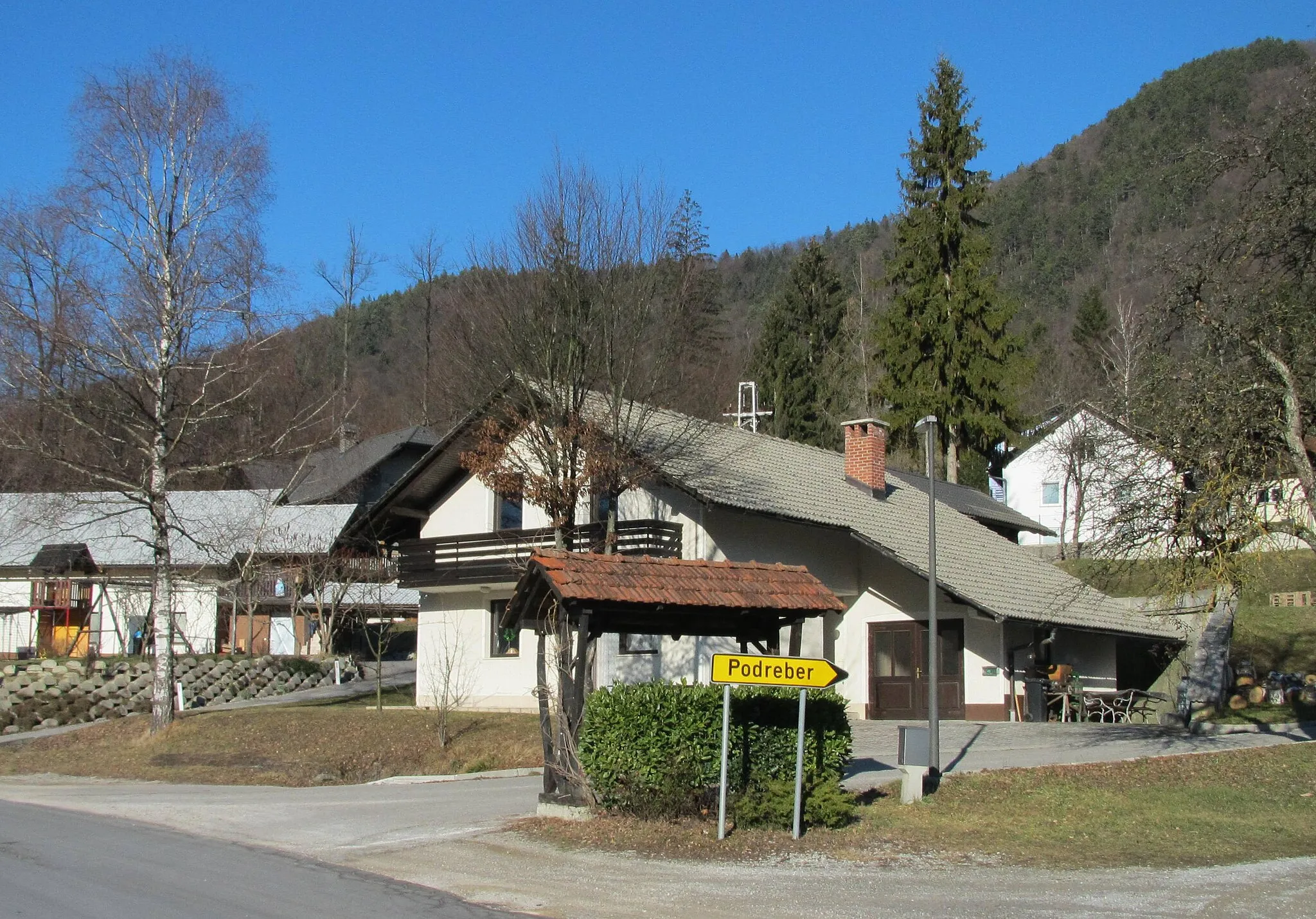 Photo showing: The village of Podreber, Municipality of Dobrova–Polhov Gradec, Slovenia