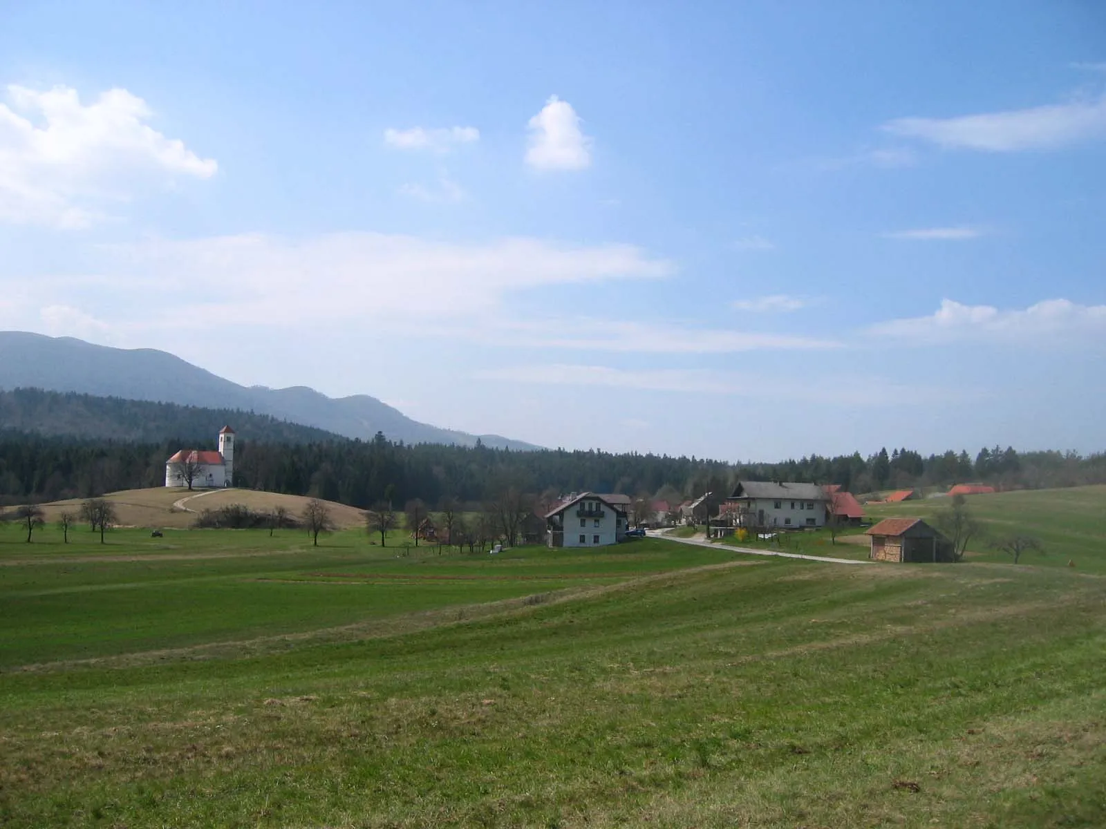Photo showing: Zelše, village near Cerknica (town in Slovenia)

photo:Ziga 19:49, 7 April 2007 (UTC)