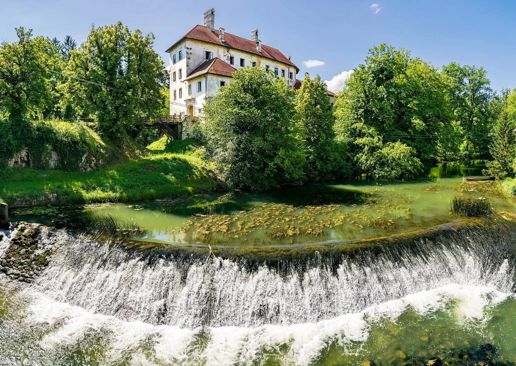Photo showing: Castle Gradac is located in Gradac, Bela krajina in southeastern Slovenia. It was first mentioned in 1228.