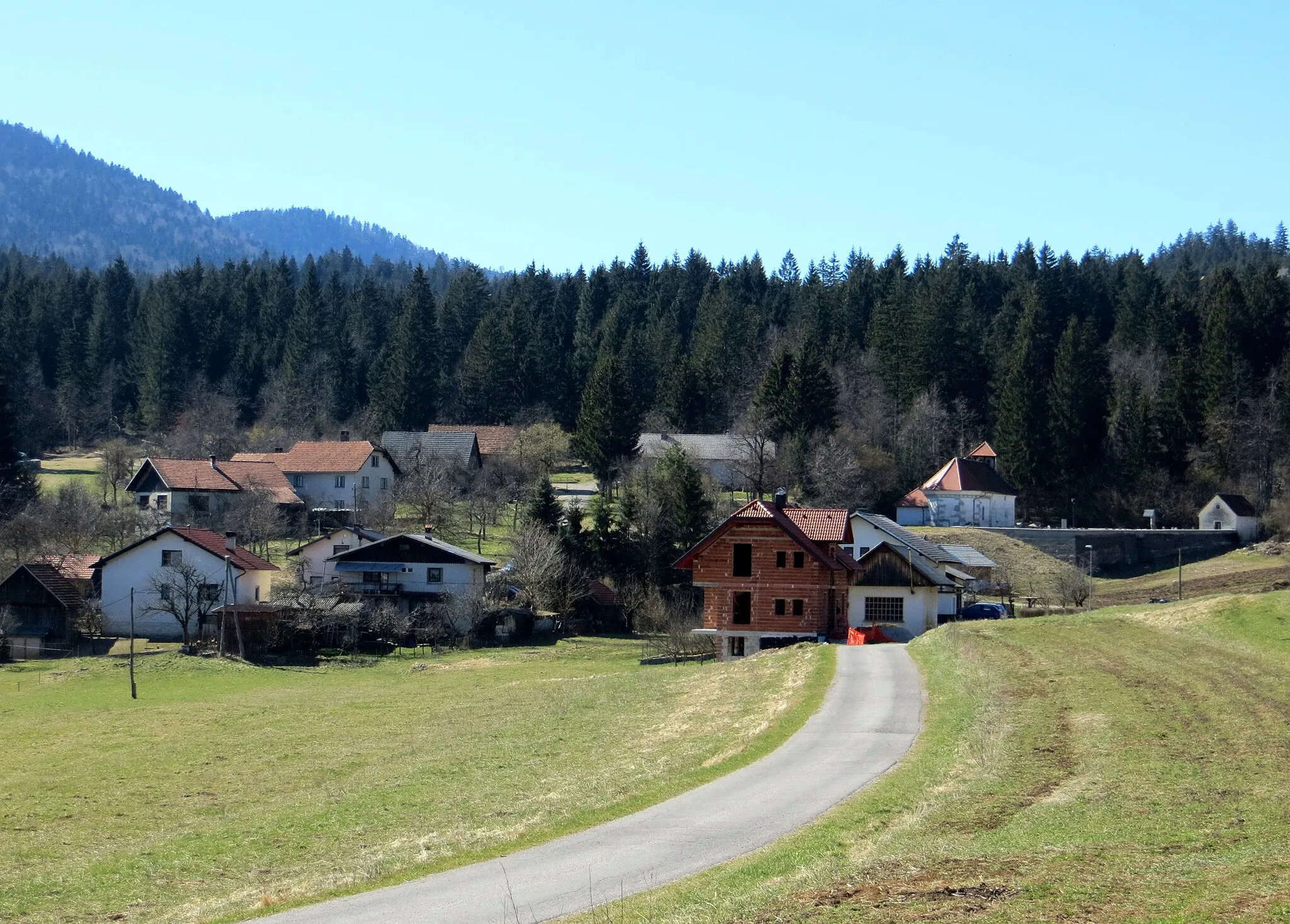 Photo showing: The hamlet of Škrilje, Dane, Municipality of Loška Dolina, Slovenia