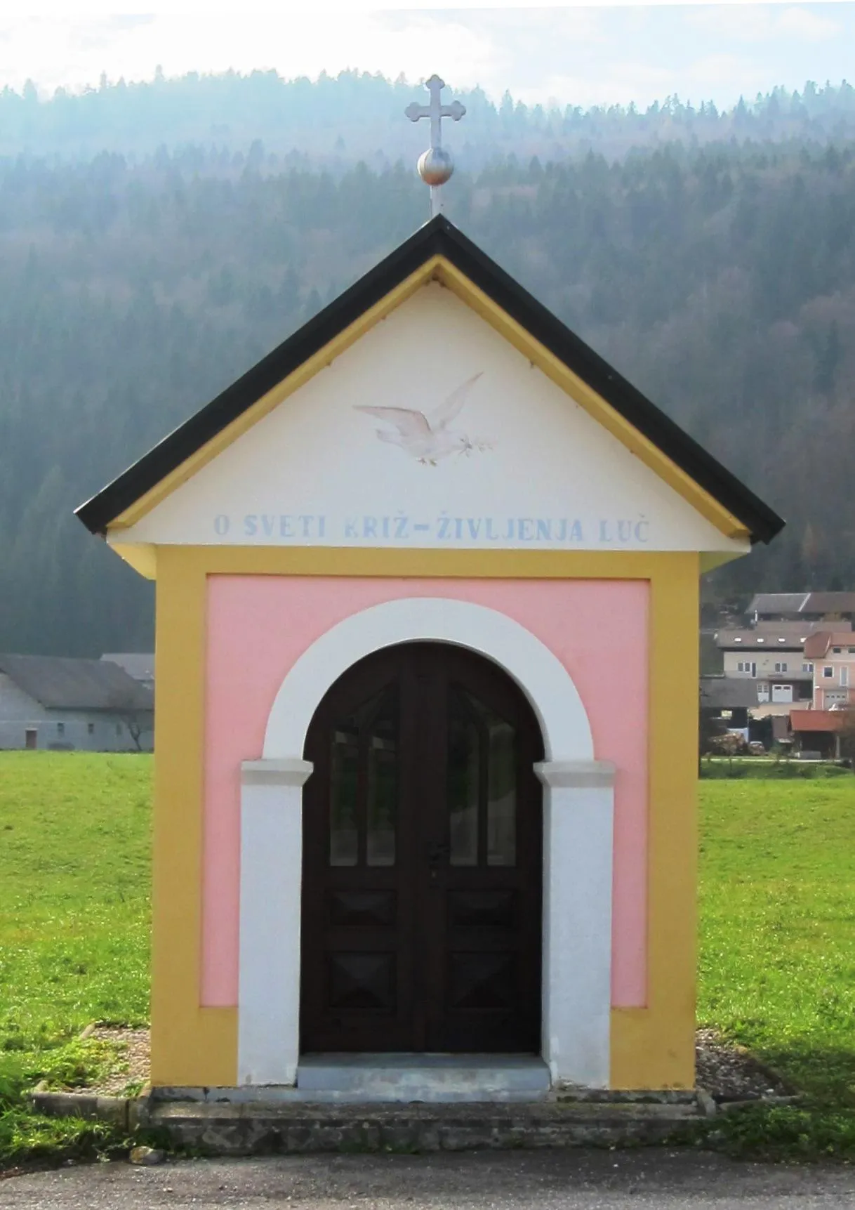 Photo showing: Wayside shrine in Pri Cerkvi–Struge, Municipality of Dobrepolje, Slovenia
