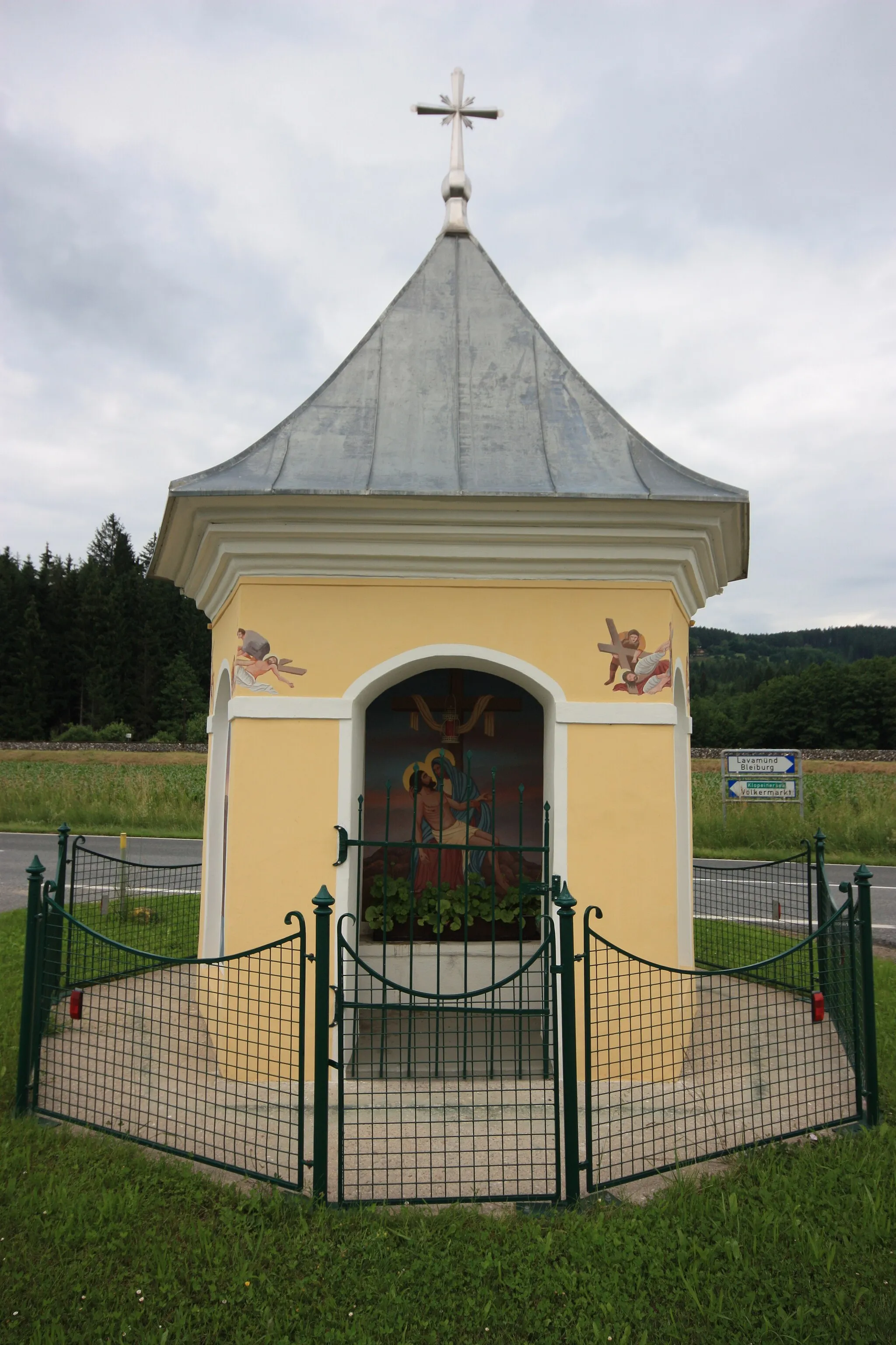 Photo showing: Octonal wayside shrine in the North of Gonowetz (Konovece) in the community of Feistritz ob Bleiburg, Carinthia