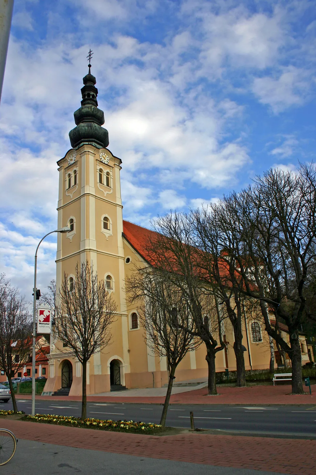 Photo showing: Cerkev svete Katarine, Lendava.
St. Catherine church, Lendava.

Die Kirche von heilige Katharina, Lendava.