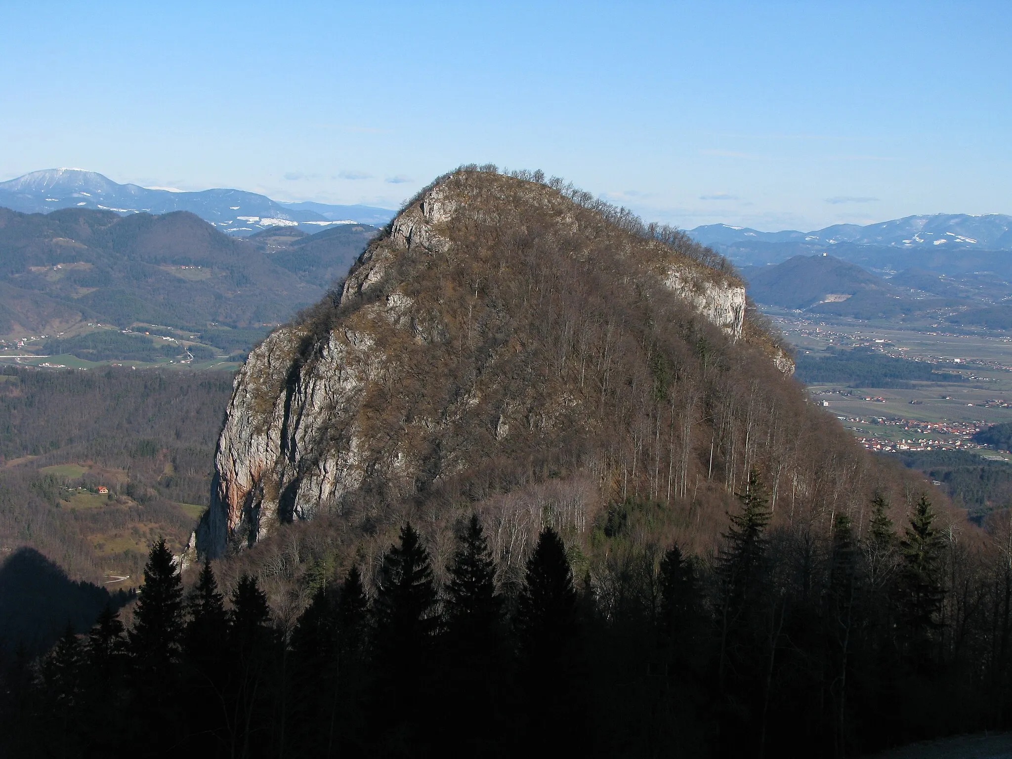 Photo showing: Mountain of Krvavica (909 m) in Lower Savinja Valley