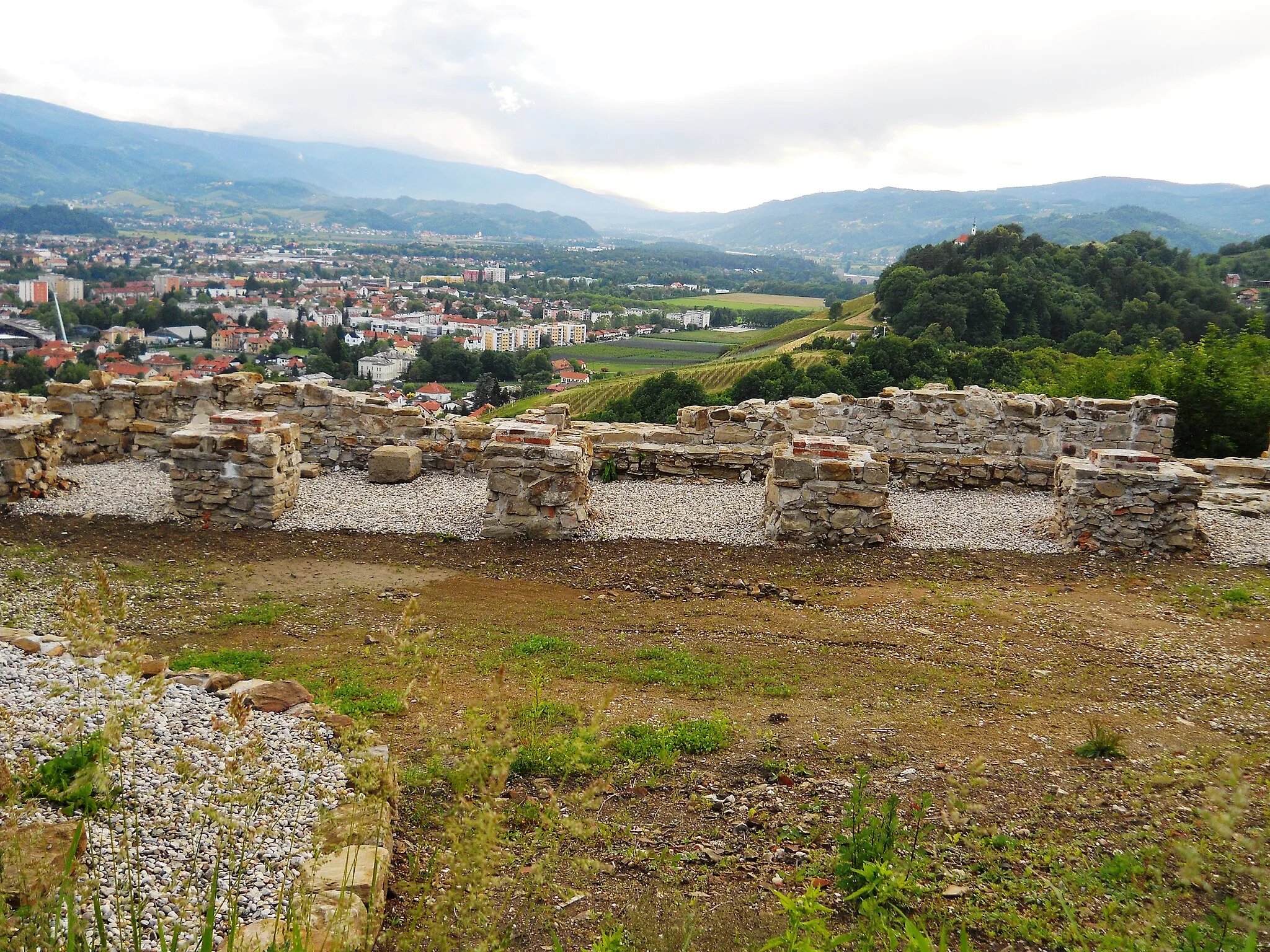 Photo showing: Maribor Castle on Piramida hill, archaeologically researched area.