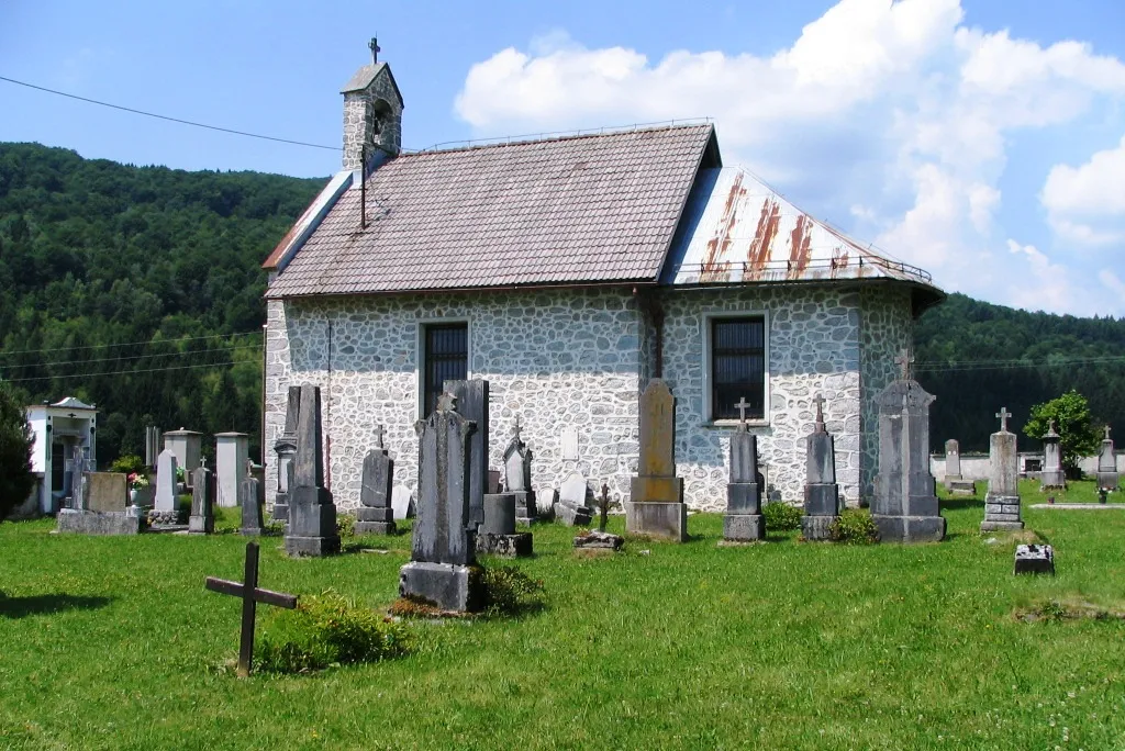 Photo showing: Chapel and cemetery in Koprivnik (Kocevje), Slovenia