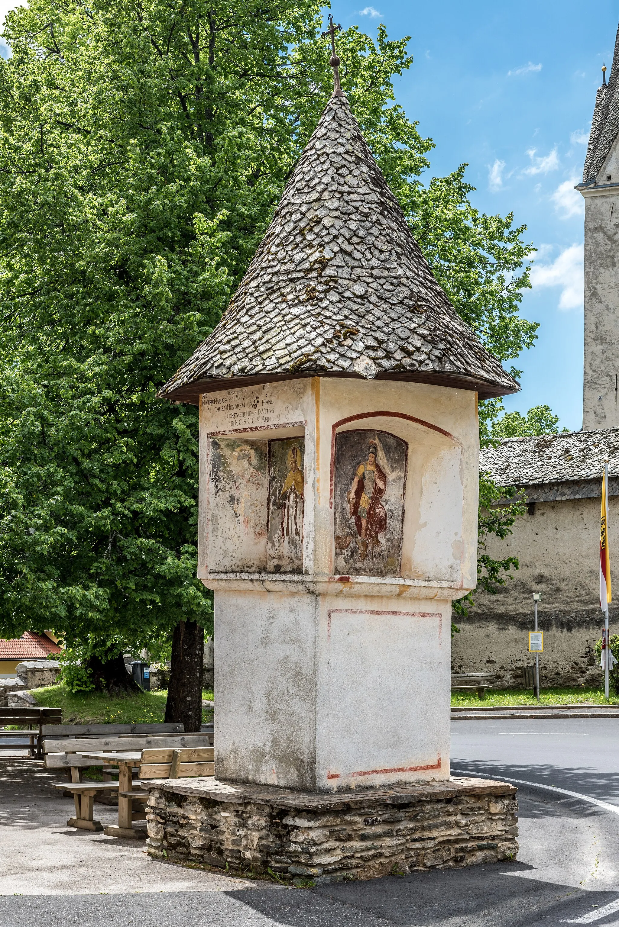 Photo showing: Alcove wayside shrine at the village centre, municipality Diex, district Völkermarkt, Carinthia, Austria, EU