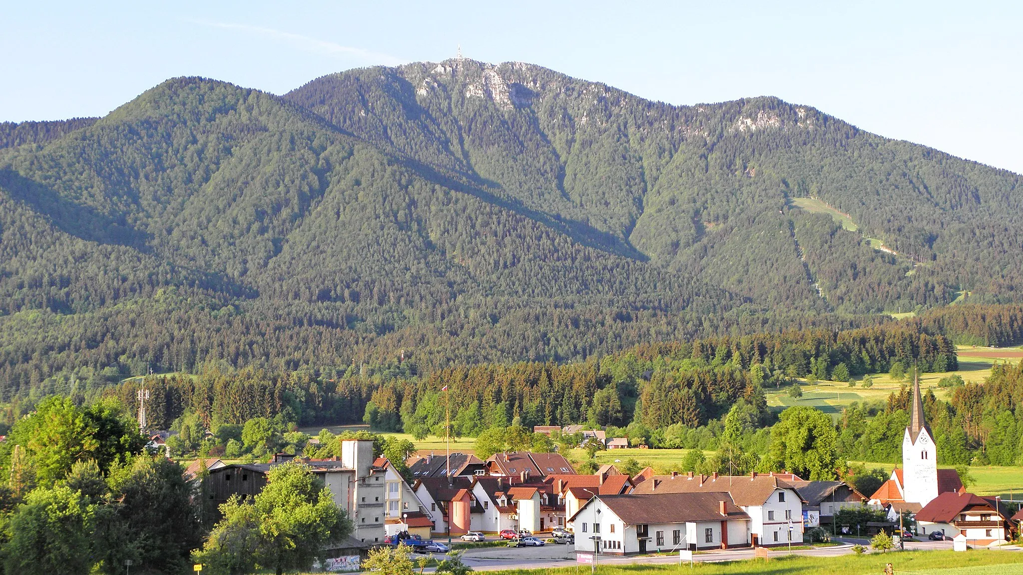 Photo showing: Pogled na Uršljo goro iz Kotelj