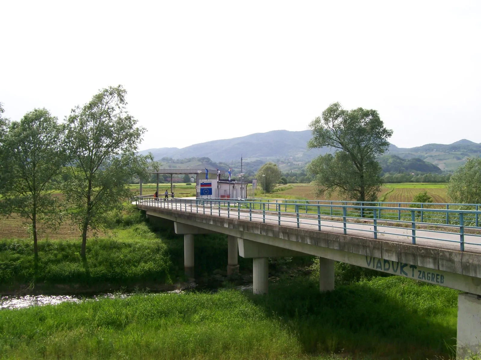 Photo showing: Granični most između RH i SLO preko rijeke Sutle u mjestu Draše