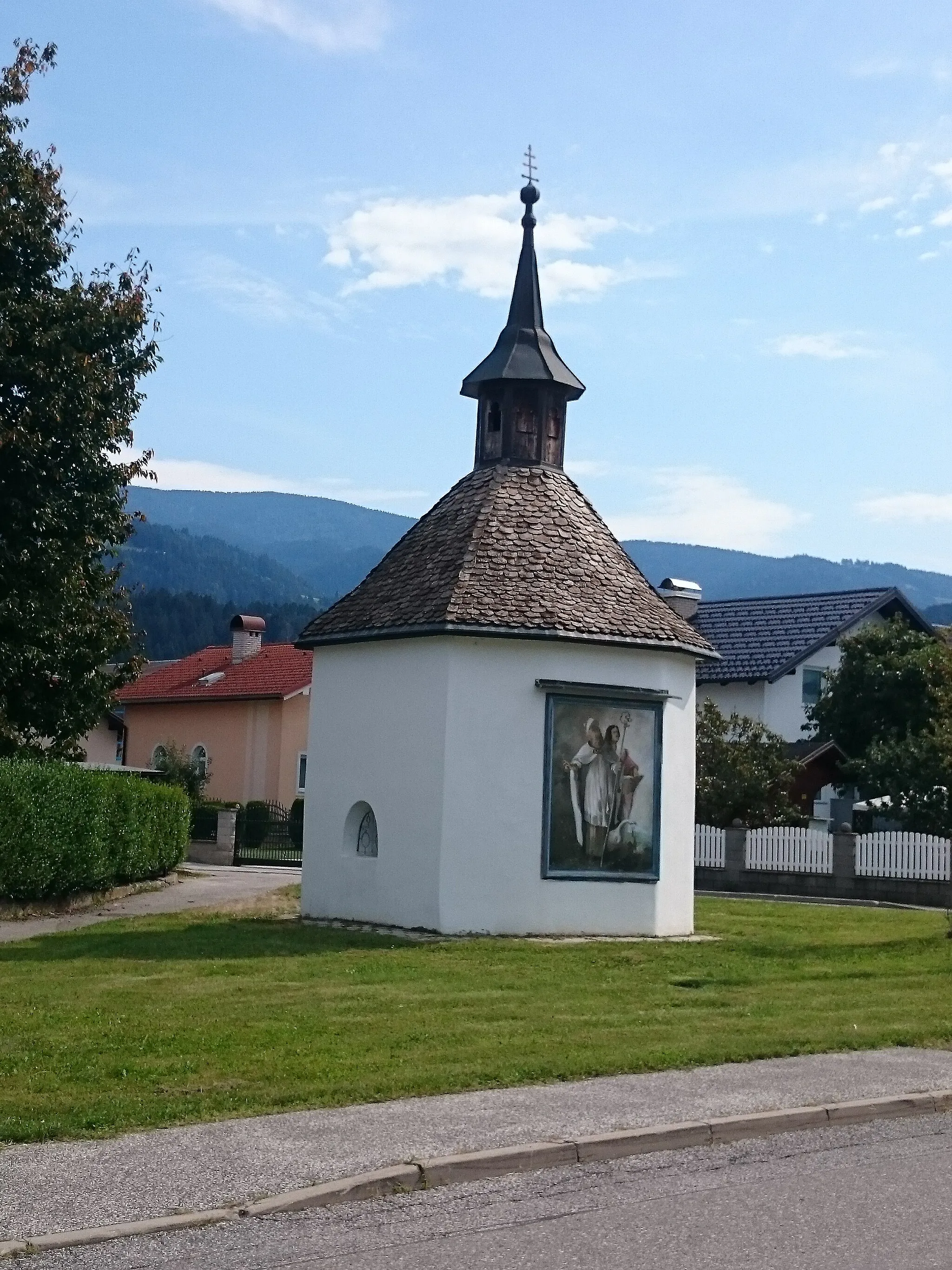 Photo showing: A chapel in the village centre of Šmartno pri Slovenj Gradcu.