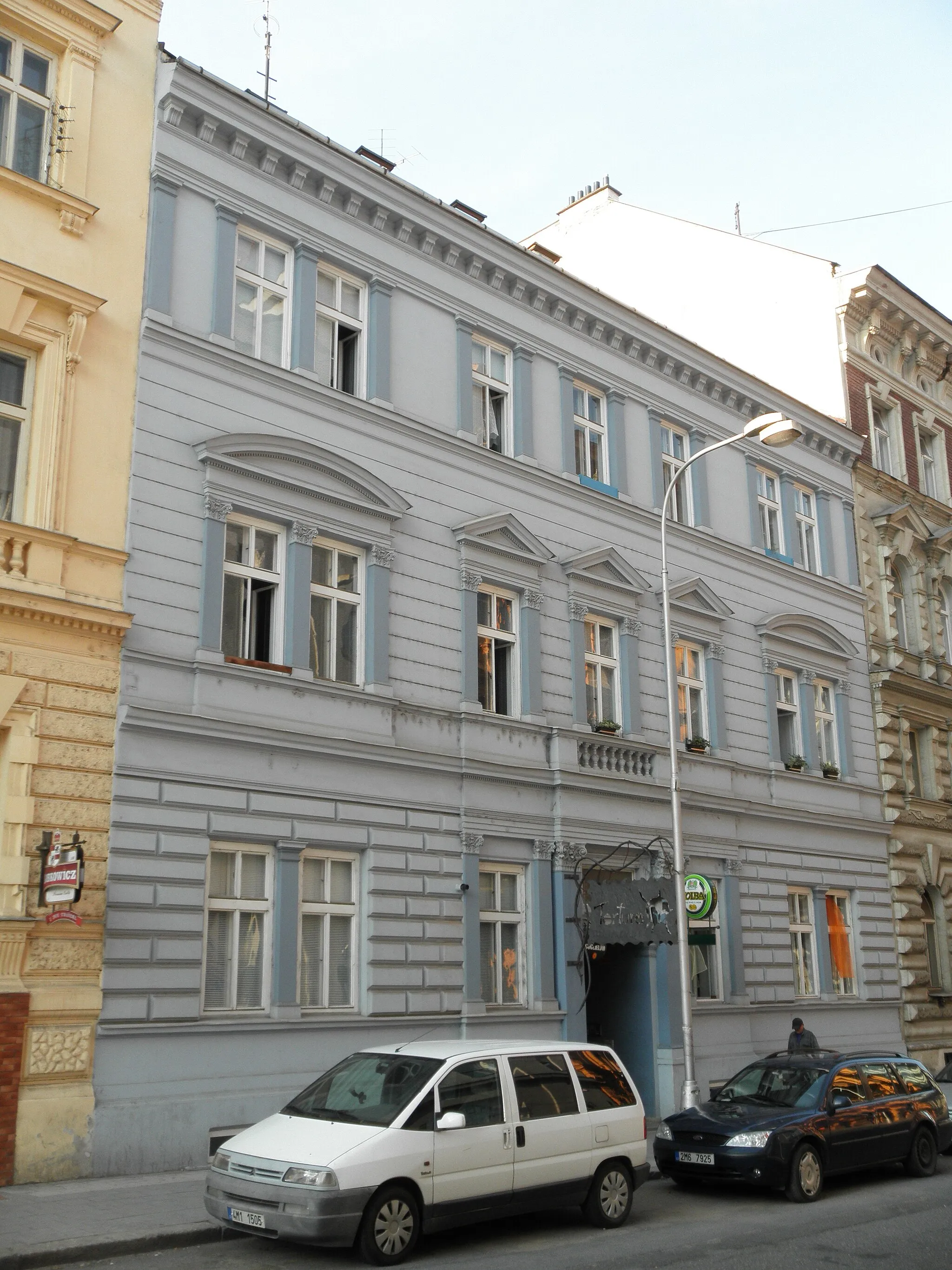 Photo showing: Birthplace of a Czechoslovak ice hockey and football player, Karel Pešek in Komenského 863/9 street in Olomouc, the Czech Republic.