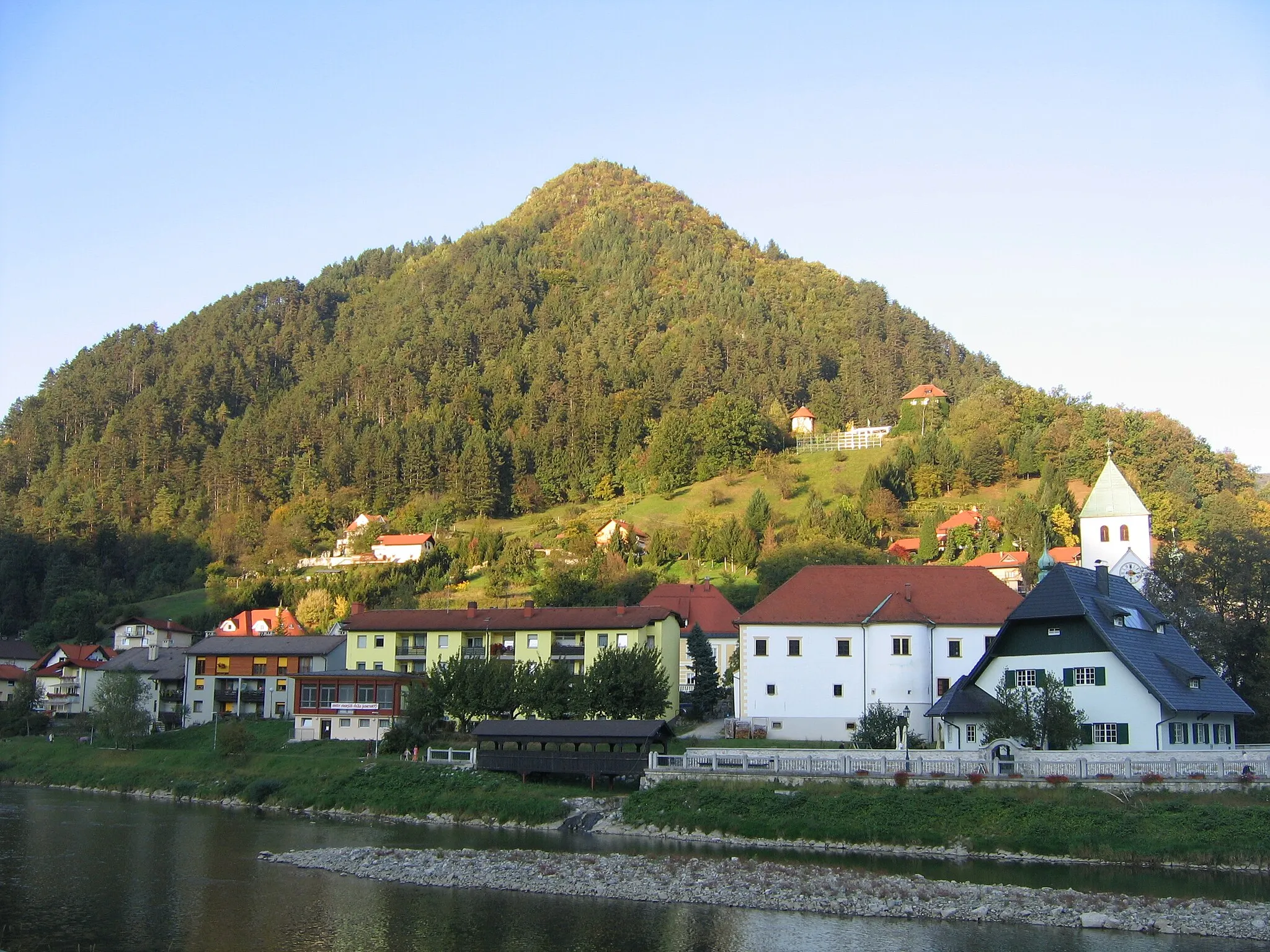 Photo showing: Hum, the most prominent peak of Laško region.