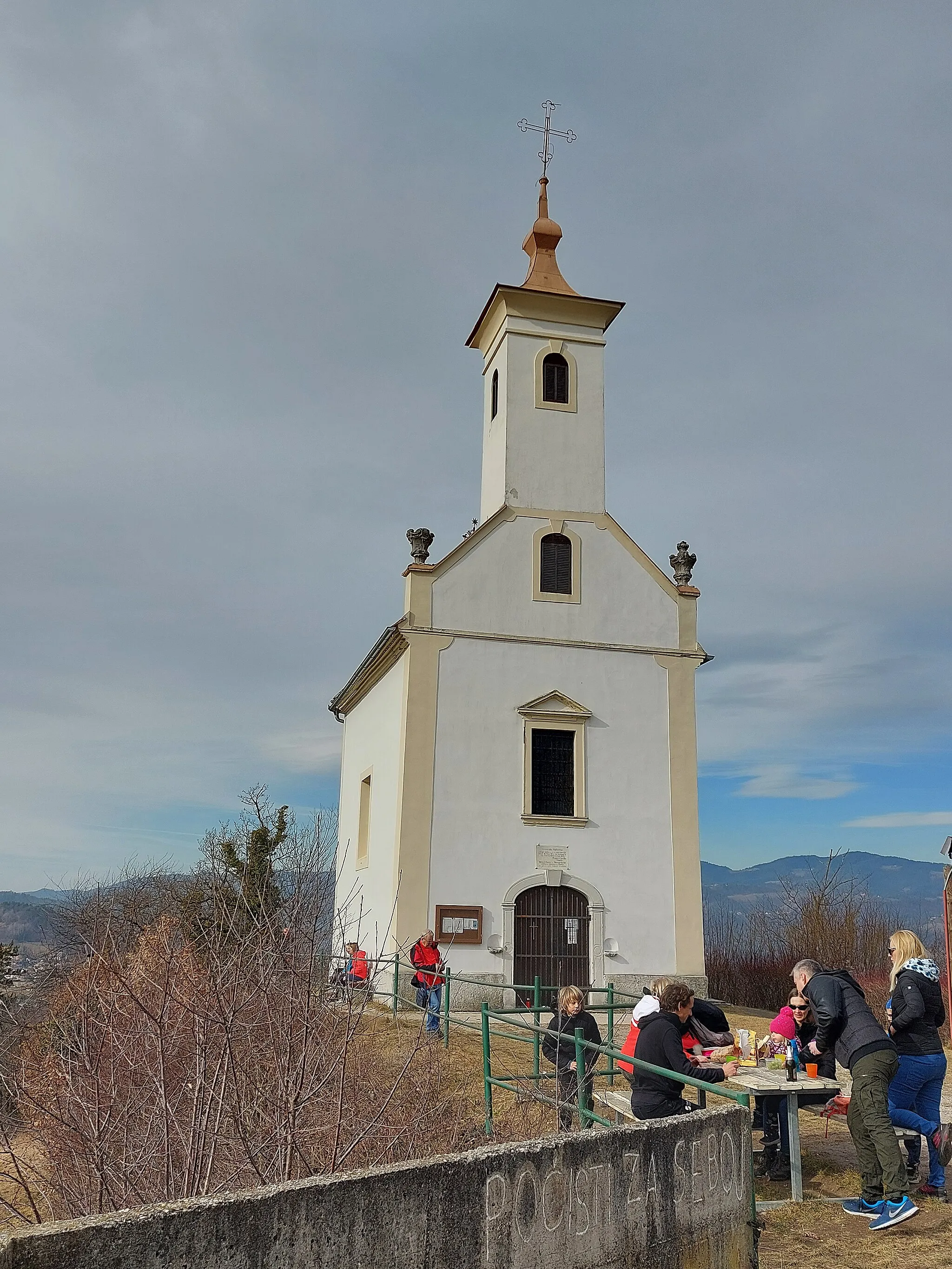 Photo showing: Cerkev na Pekrski gorci zgrajena leta 1830.