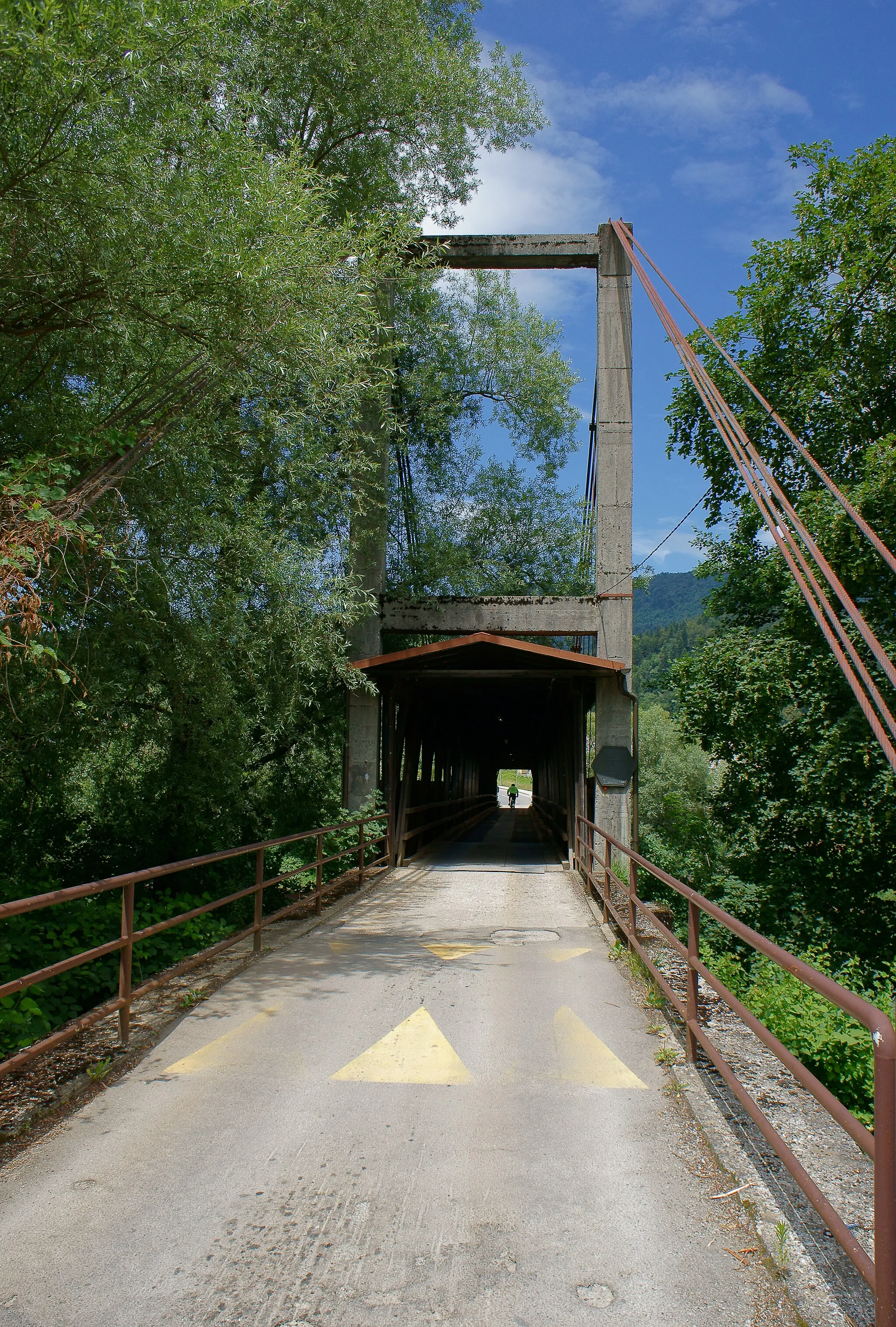 Photo showing: Bridge across Sava river in Jevnica, Slovenia.