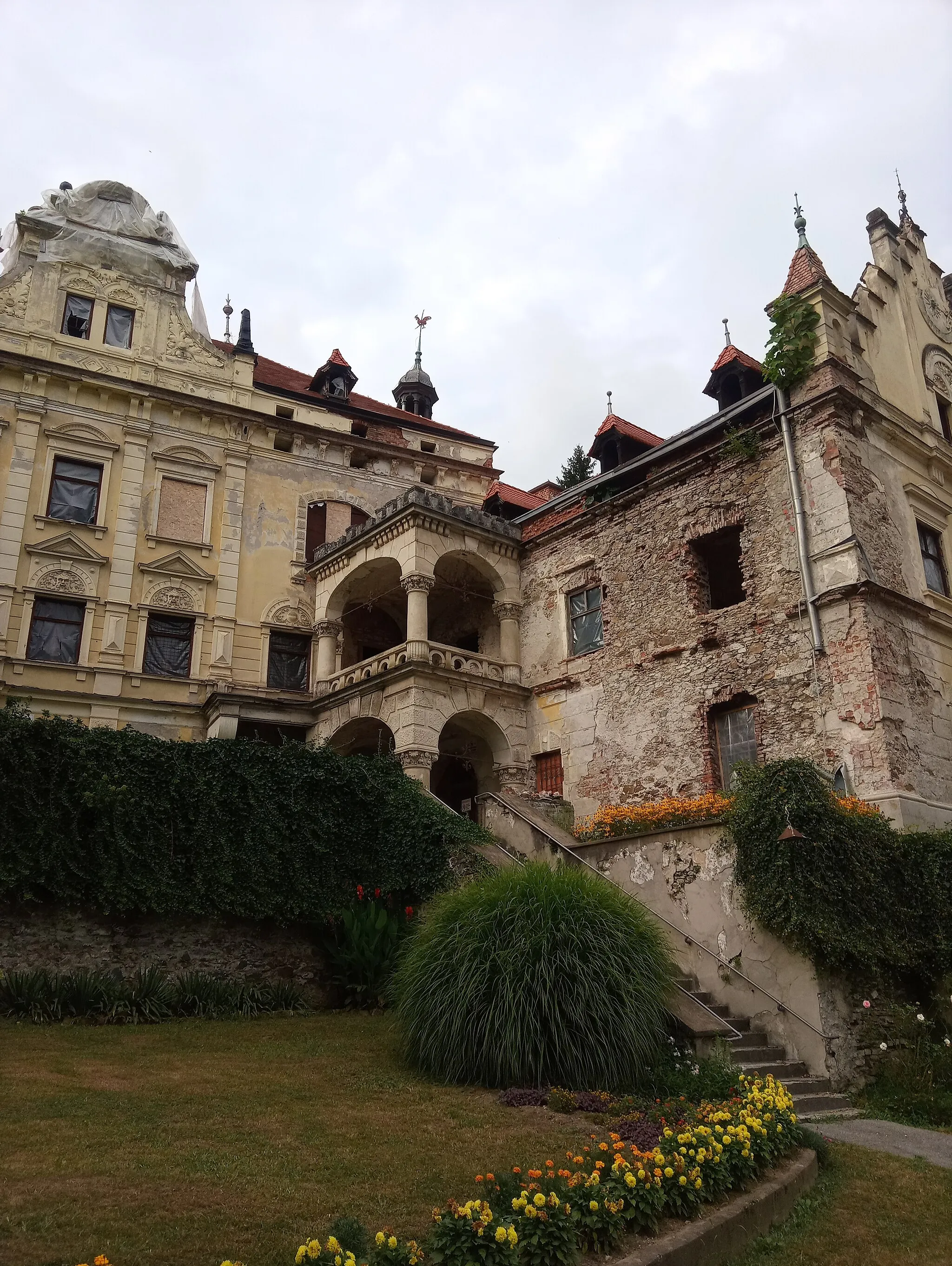 Photo showing: Viltuš Mansion