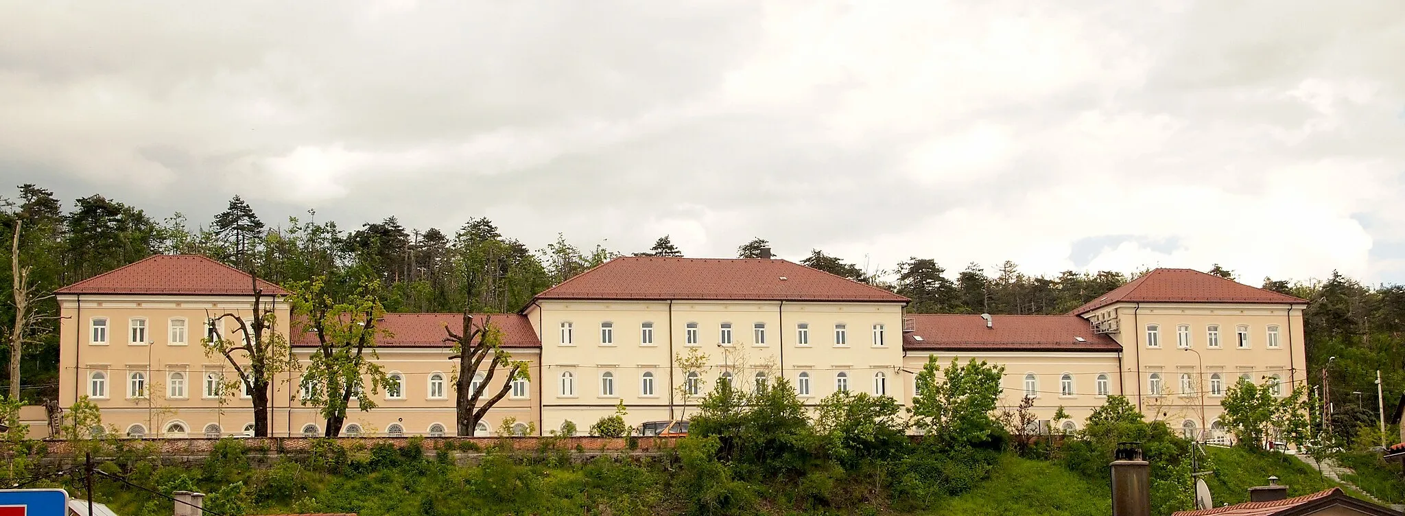 Photo showing: Postojna train station.