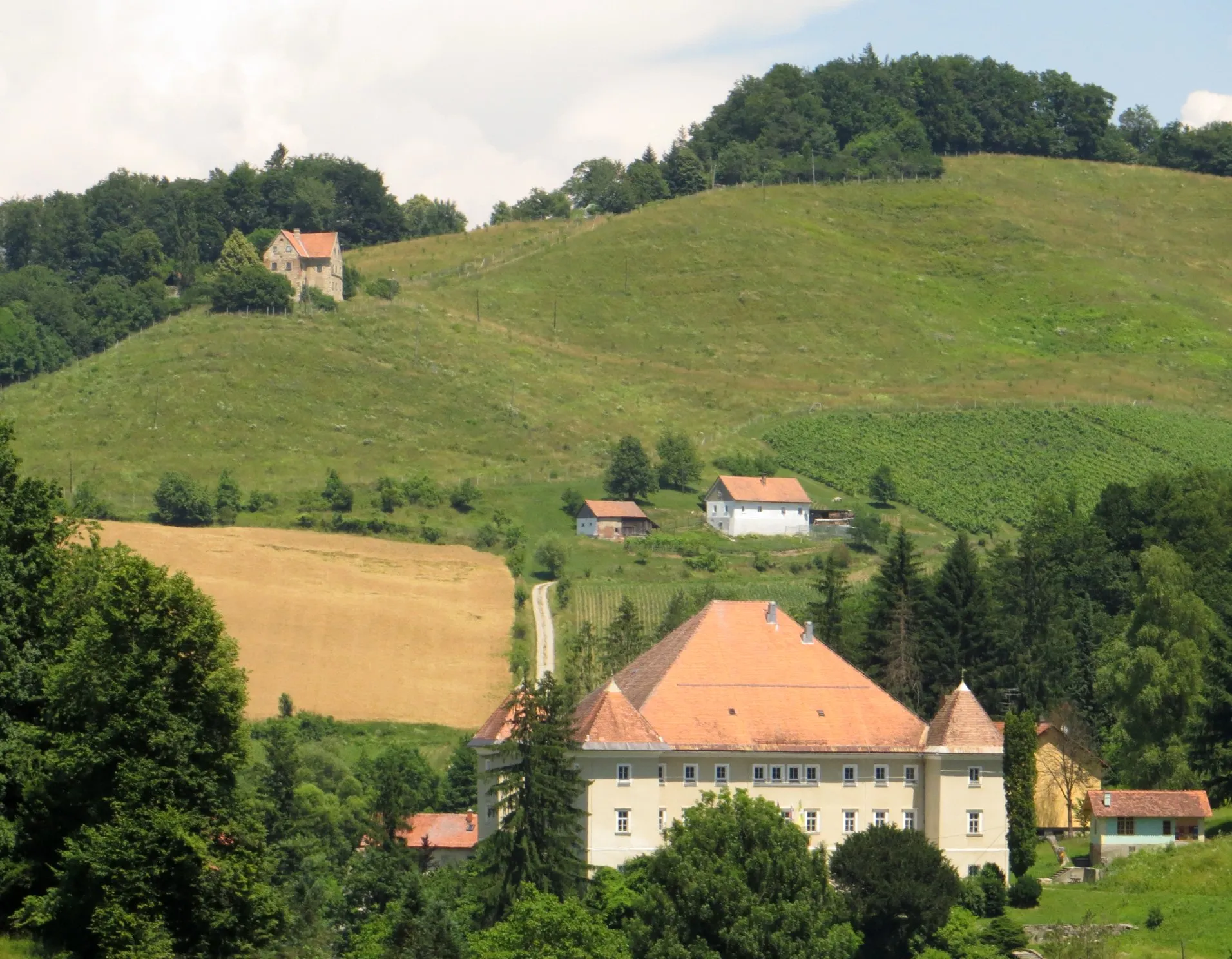 Photo showing: Schloss Witschein - Ansicht von Süden mit den Gebäuden der Umgebung