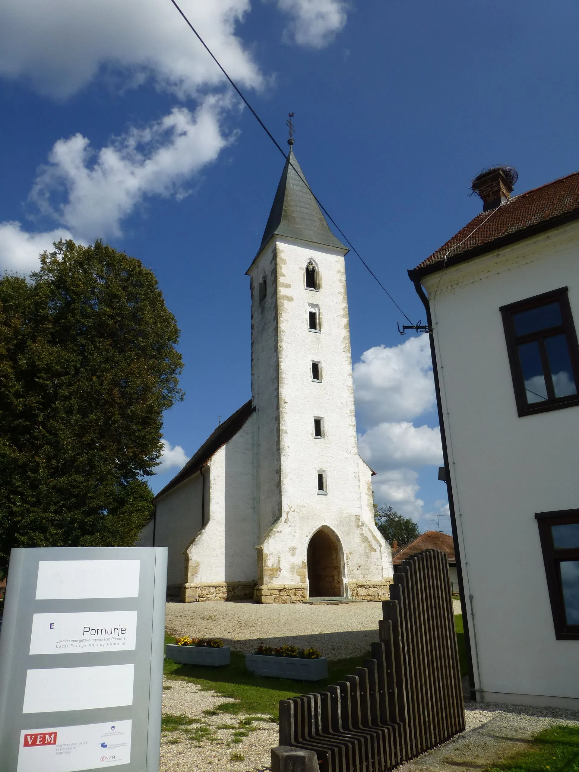 Photo showing: Eglise de Martjanci (Saint Martin de Tours) , 4 km de Murska Sobota, contenant des fresques de Johannes Aquilea datant de 1392.