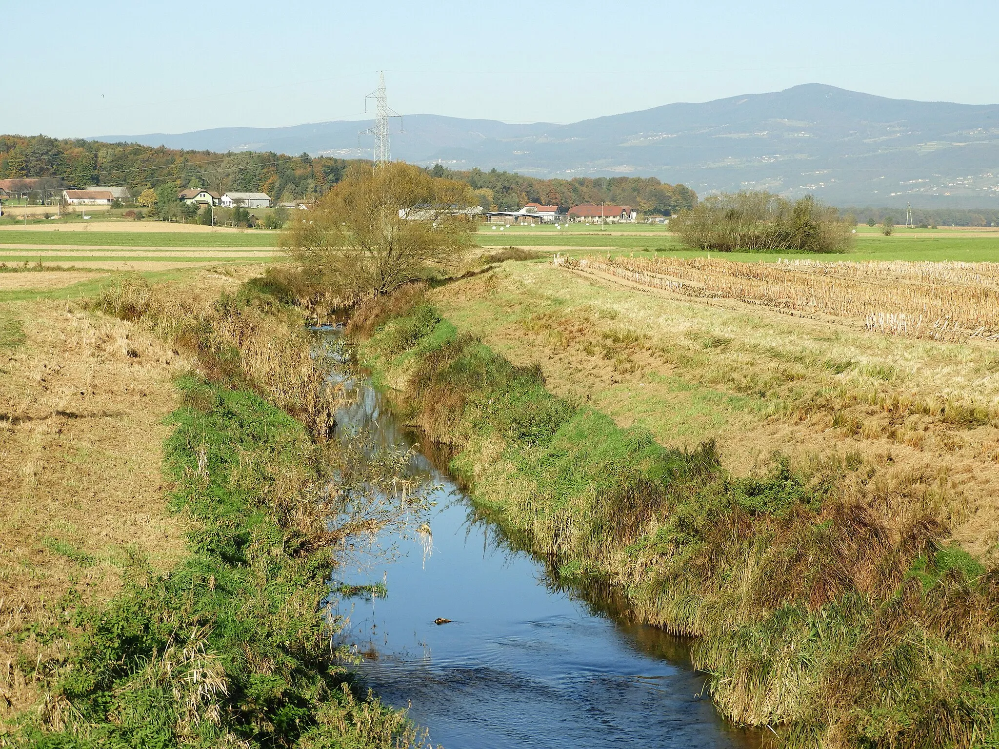 Photo showing: Regulated bed of the small Ložnica River near the village of Farovec