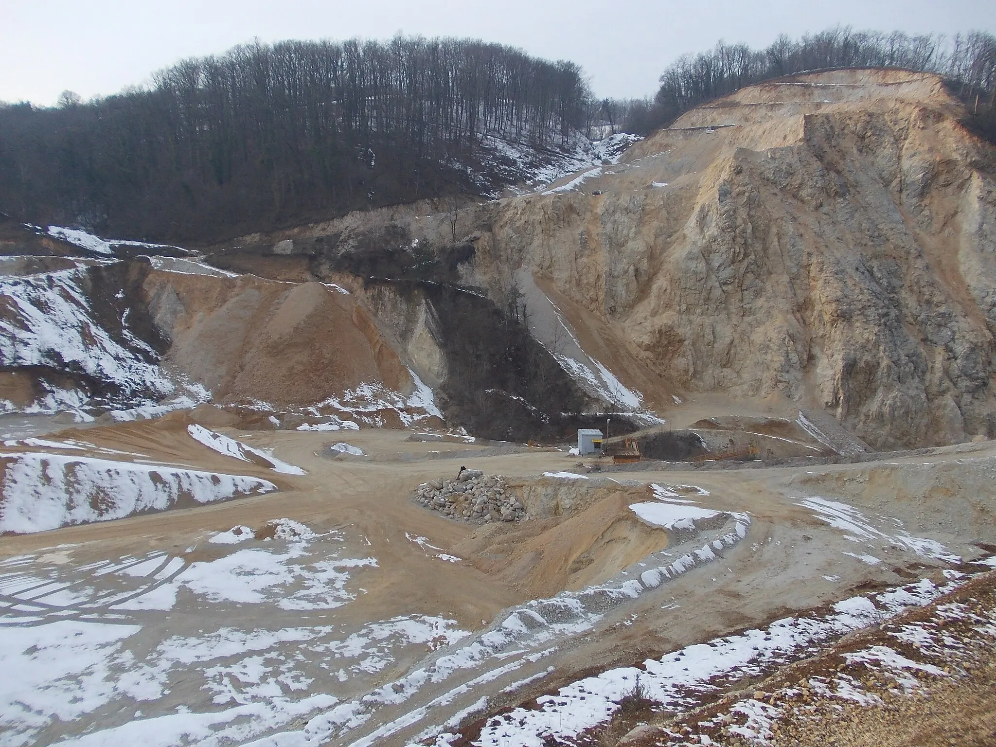 Photo showing: Gunte Quarry