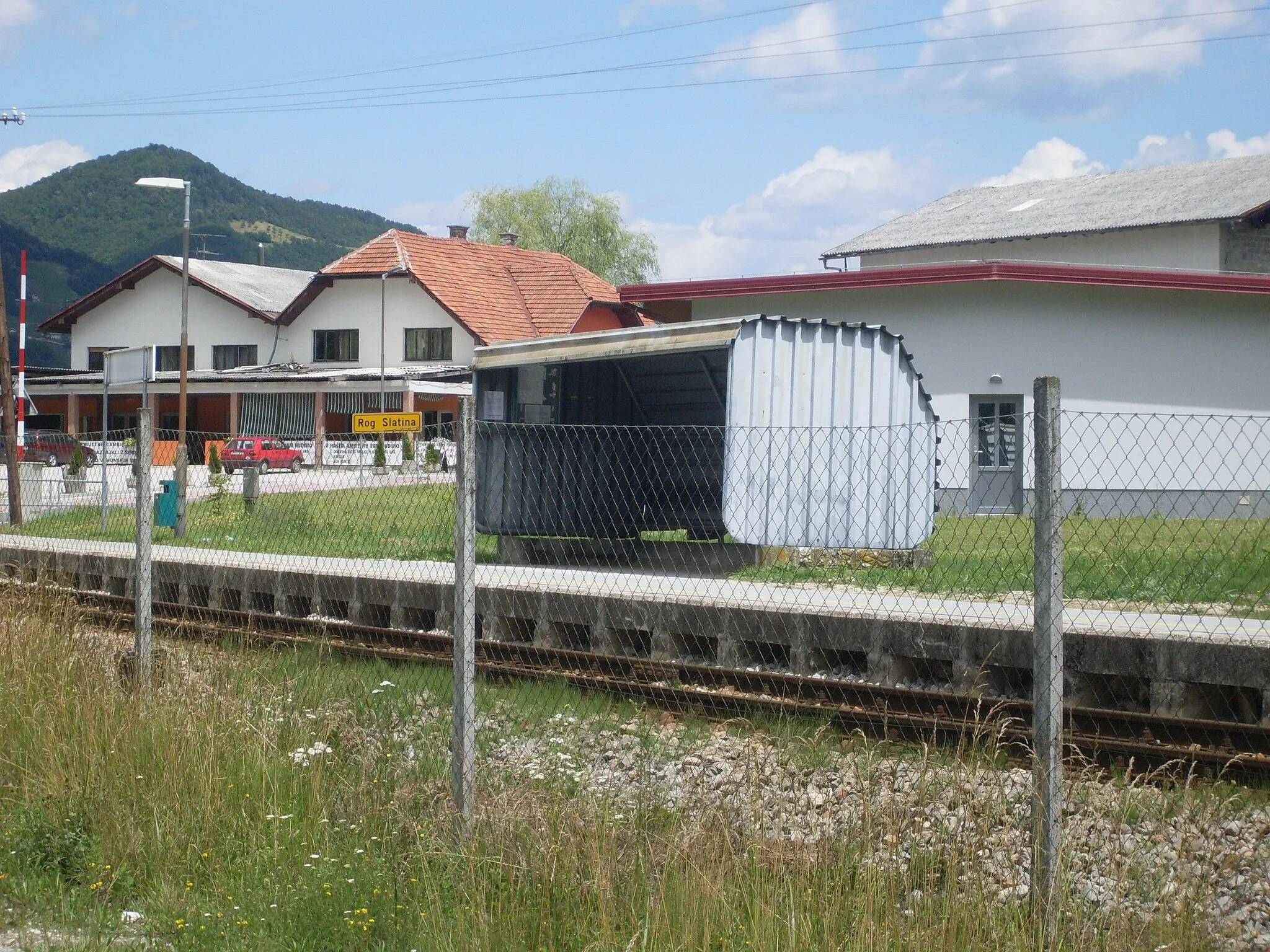 Photo showing: Canopy of the rail halt in Tekačevo (near Rogaška Slatina)