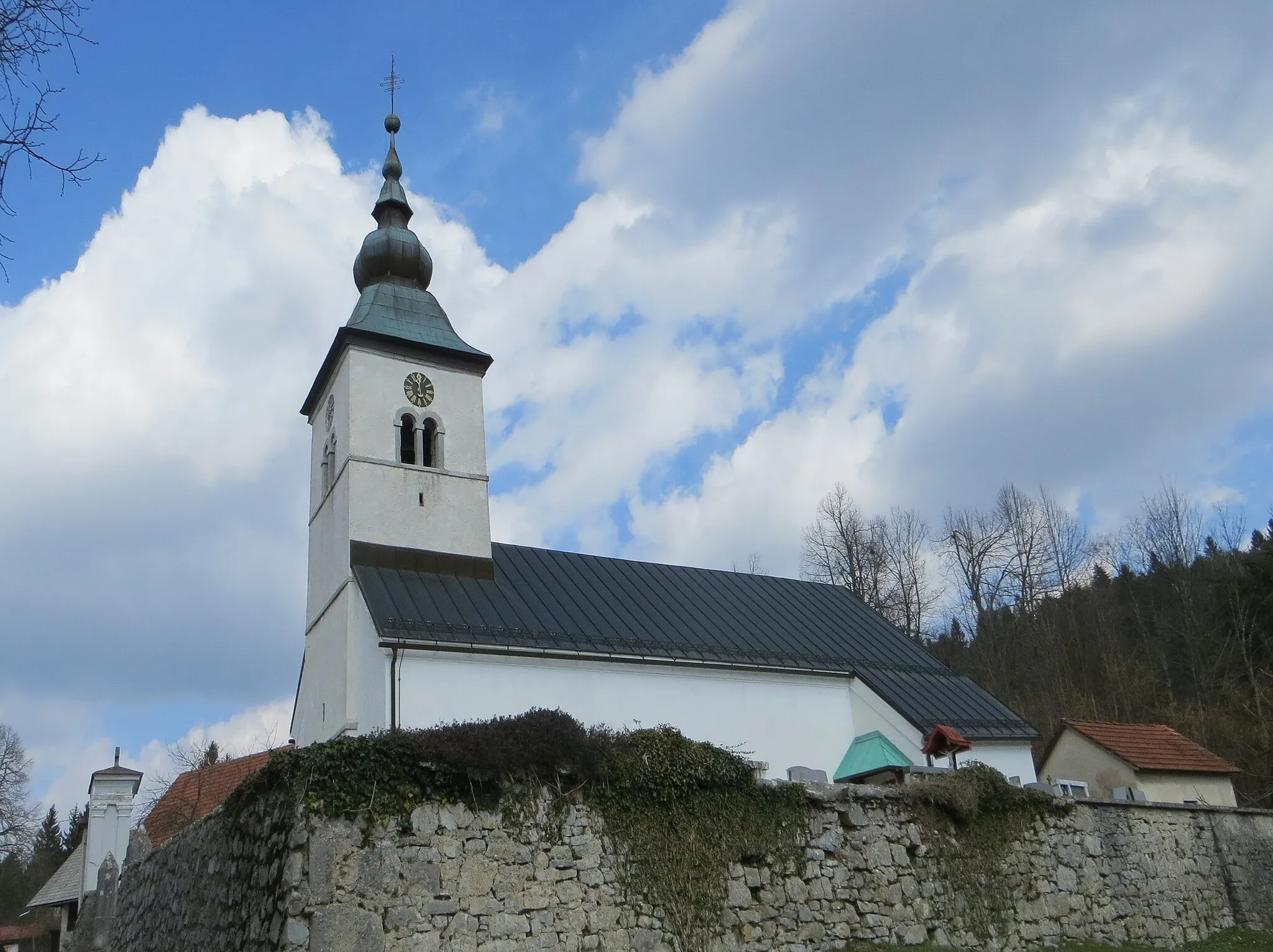 Photo showing: Assumption Church in Bezuljak, Municipality of Cerknica, Slovenia