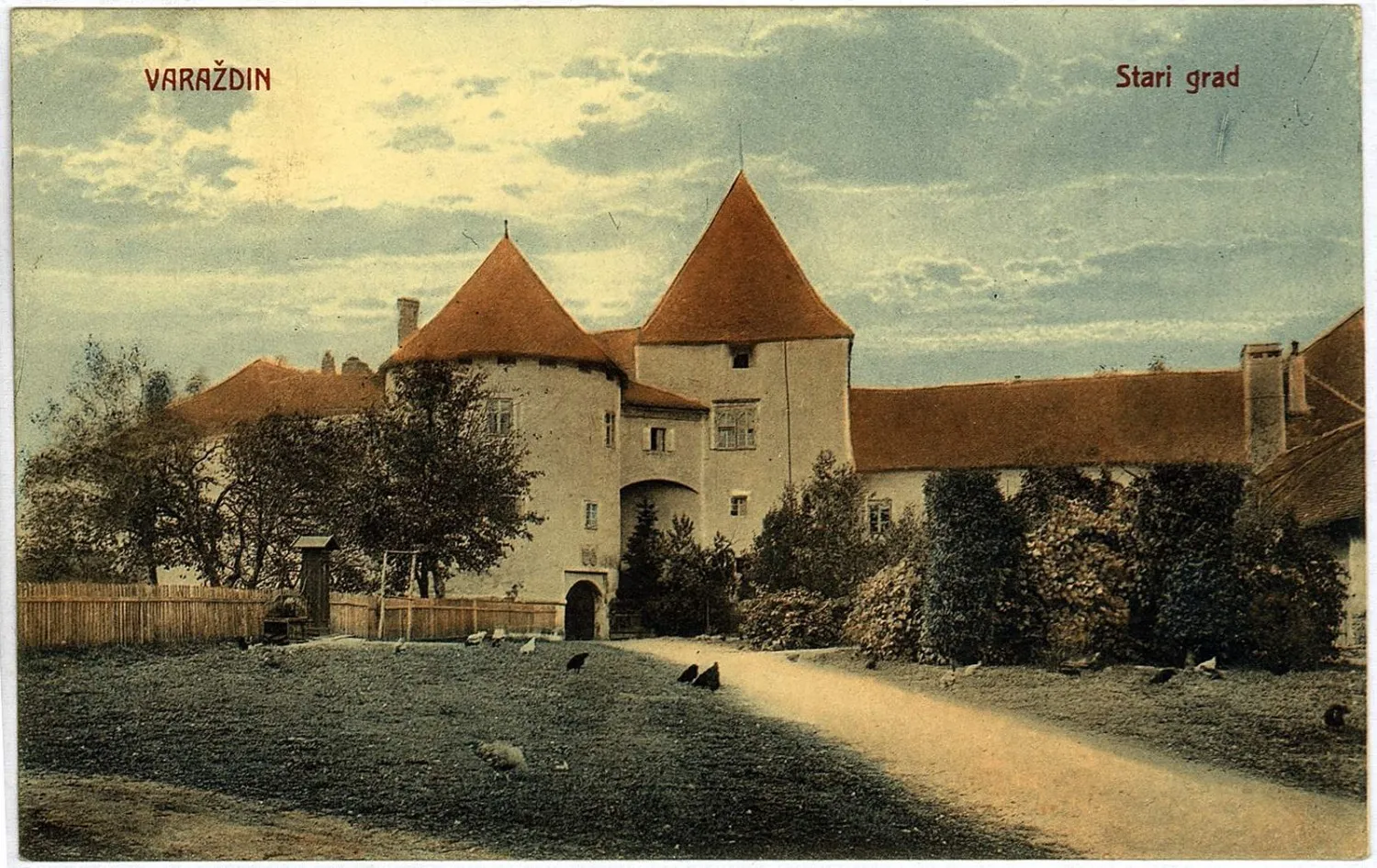 Photo showing: Postcard of Varaždin and its old town core, taken from the old road leading to it. Postcard is based on photography,