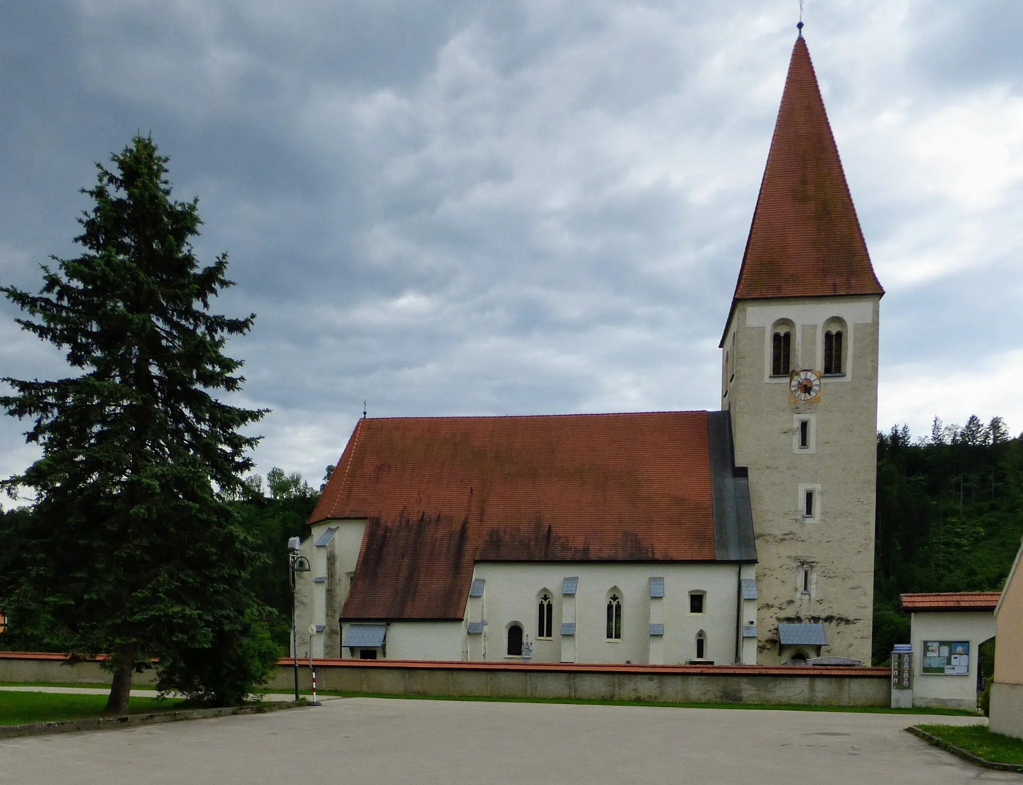 Photo showing: This media shows the protected monument with the number 62375 in Austria. (Commons, de, Wikidata)

Pfarrkirche Lavamünd, Kärnten

Ansicht von Norden