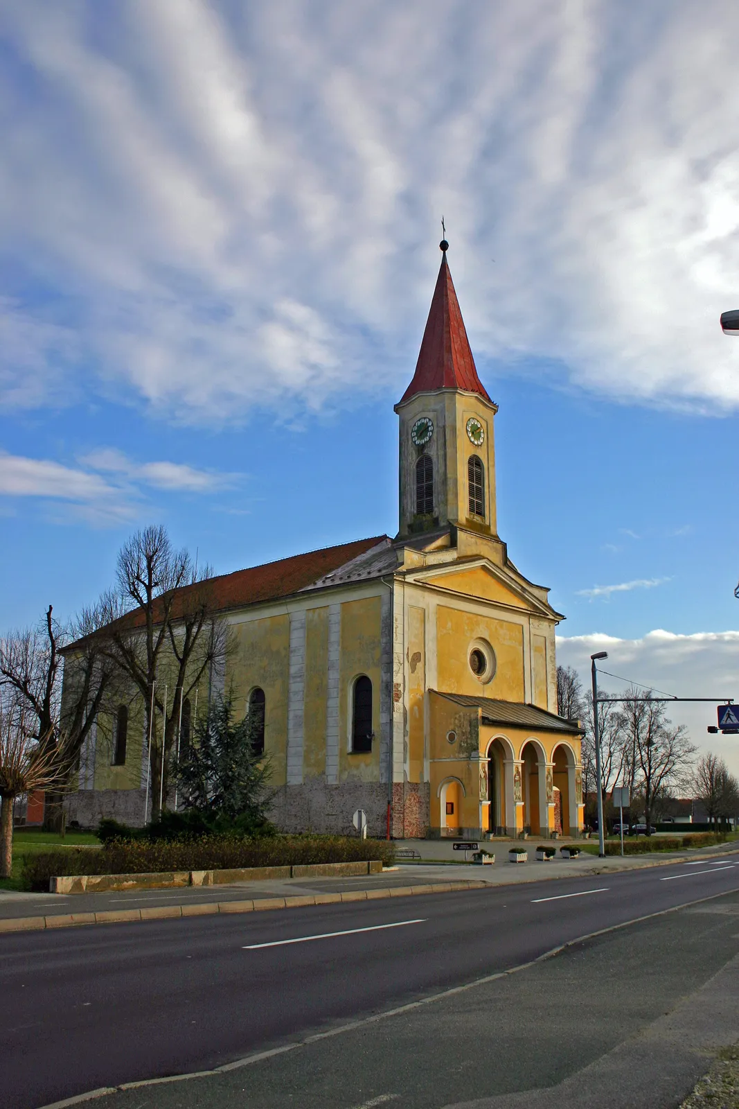 Photo showing: Cerkev svetega Križa, Črenšovci.
Saint cross church, Črenšovci.

Heilige Kreuz Kirche,  Črenšovci.