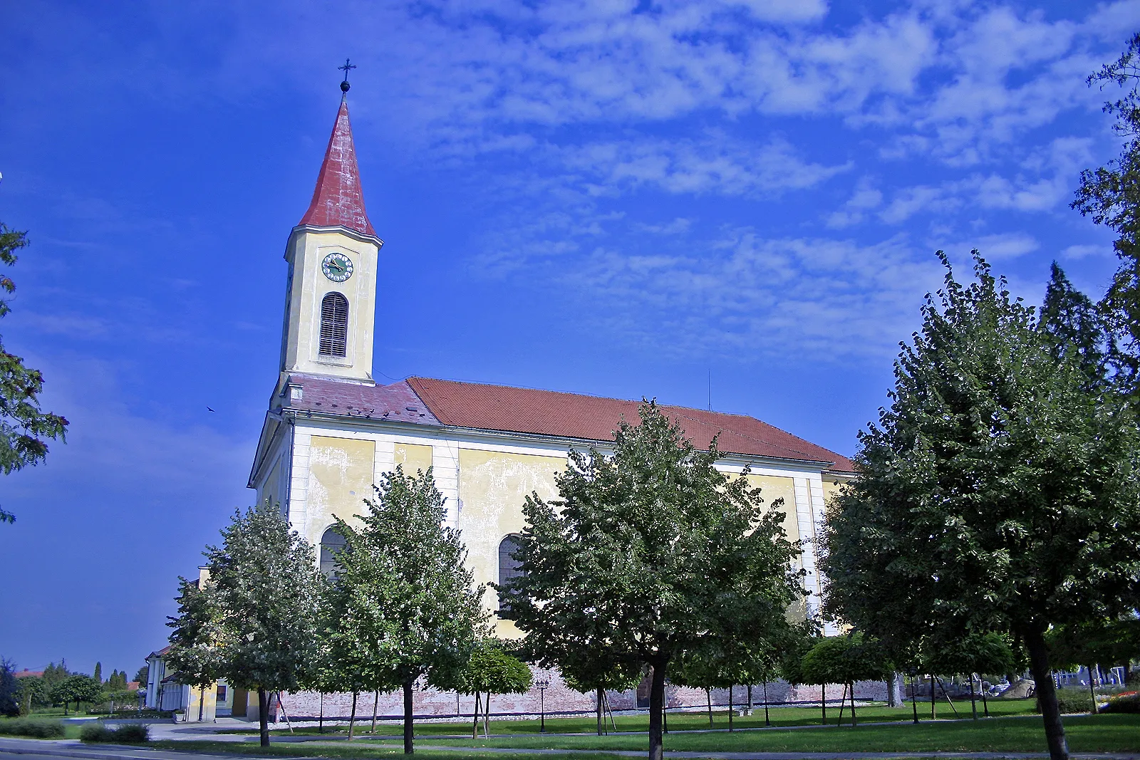 Photo showing: Holy Cross Church, Črenšovci. Renaissance Revival architecture, 1860.