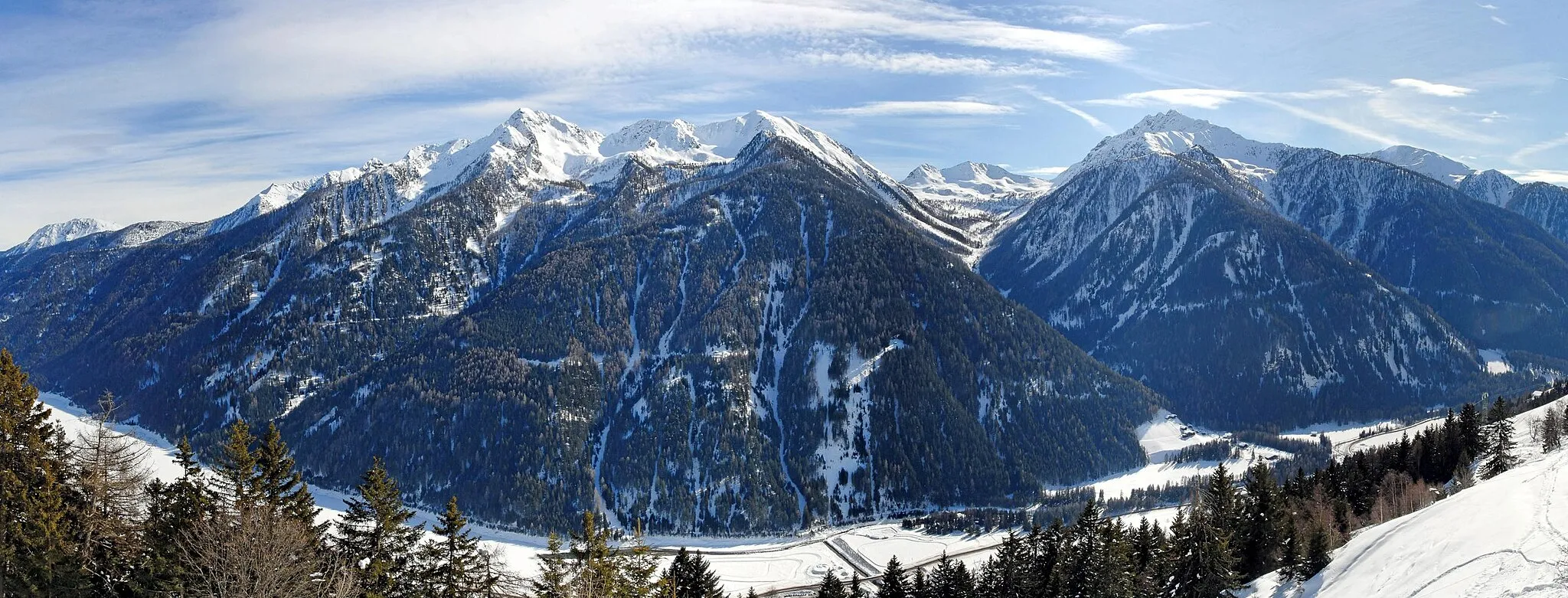Photo showing: St. Moritz in Valley of Ultental: view over the Valley