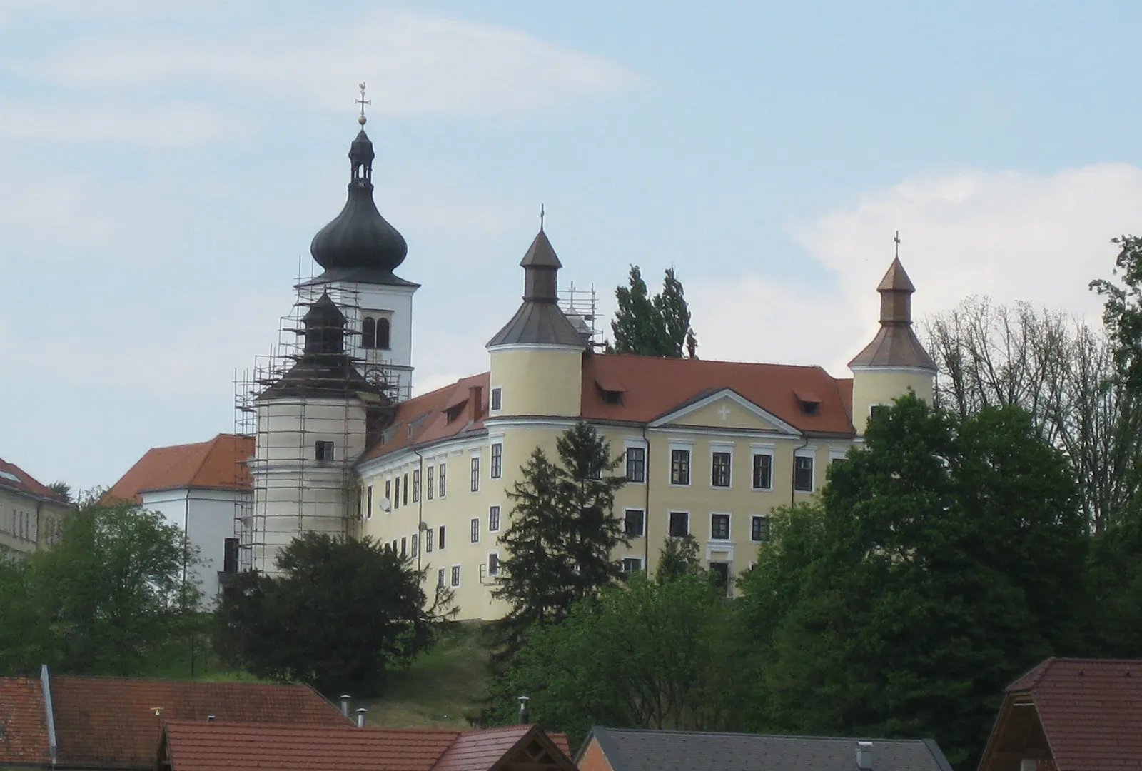 Photo showing: Velika Nedelja, village and castle/church in Slovenia