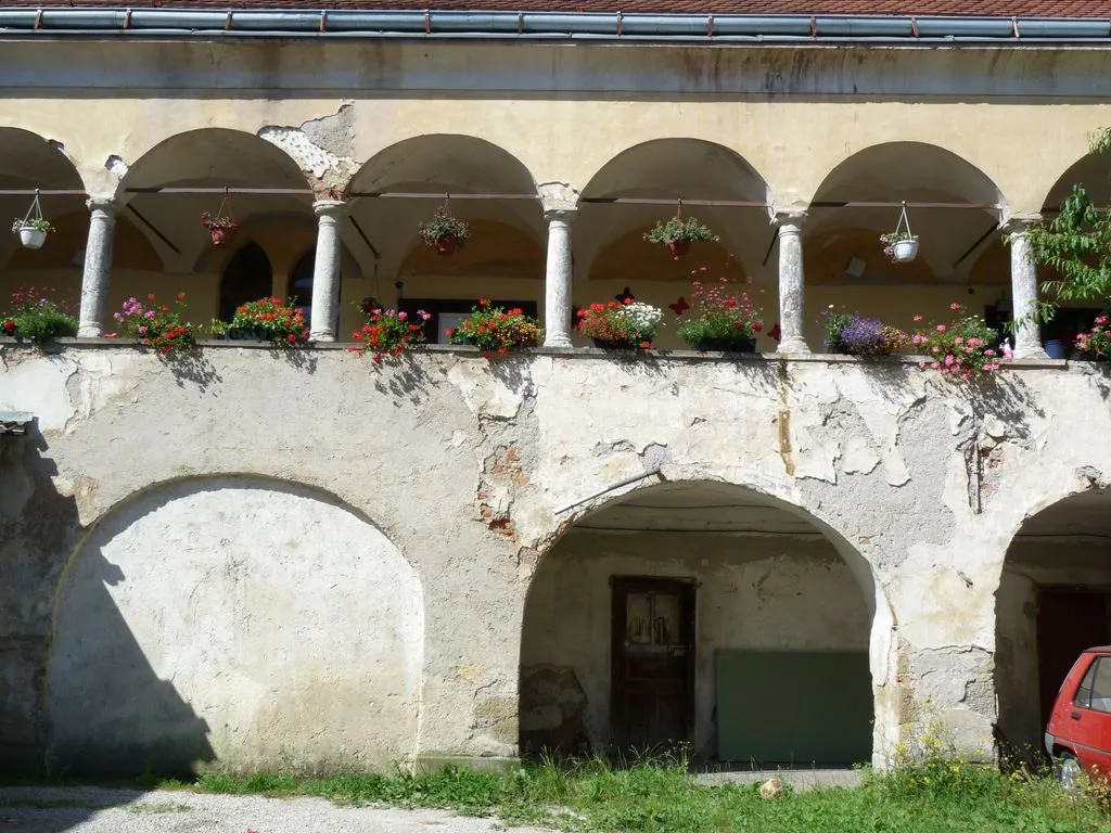 Photo showing: Dvorec Prešnik nad Lopato