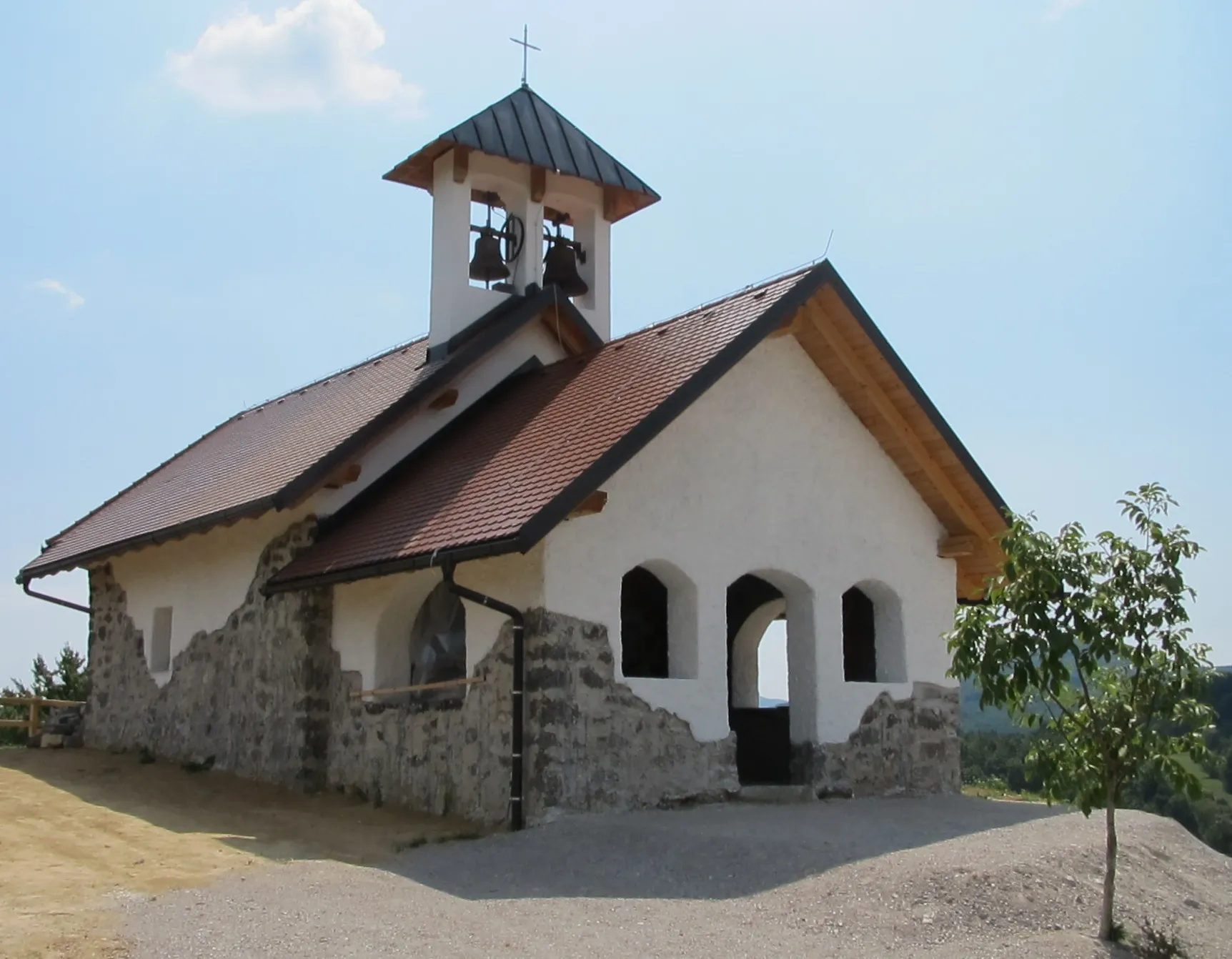 Photo showing: Divine Savior Church being reconstructed in 2012 in the village of Ajbelj, Municipality of Kostel, Slovenia