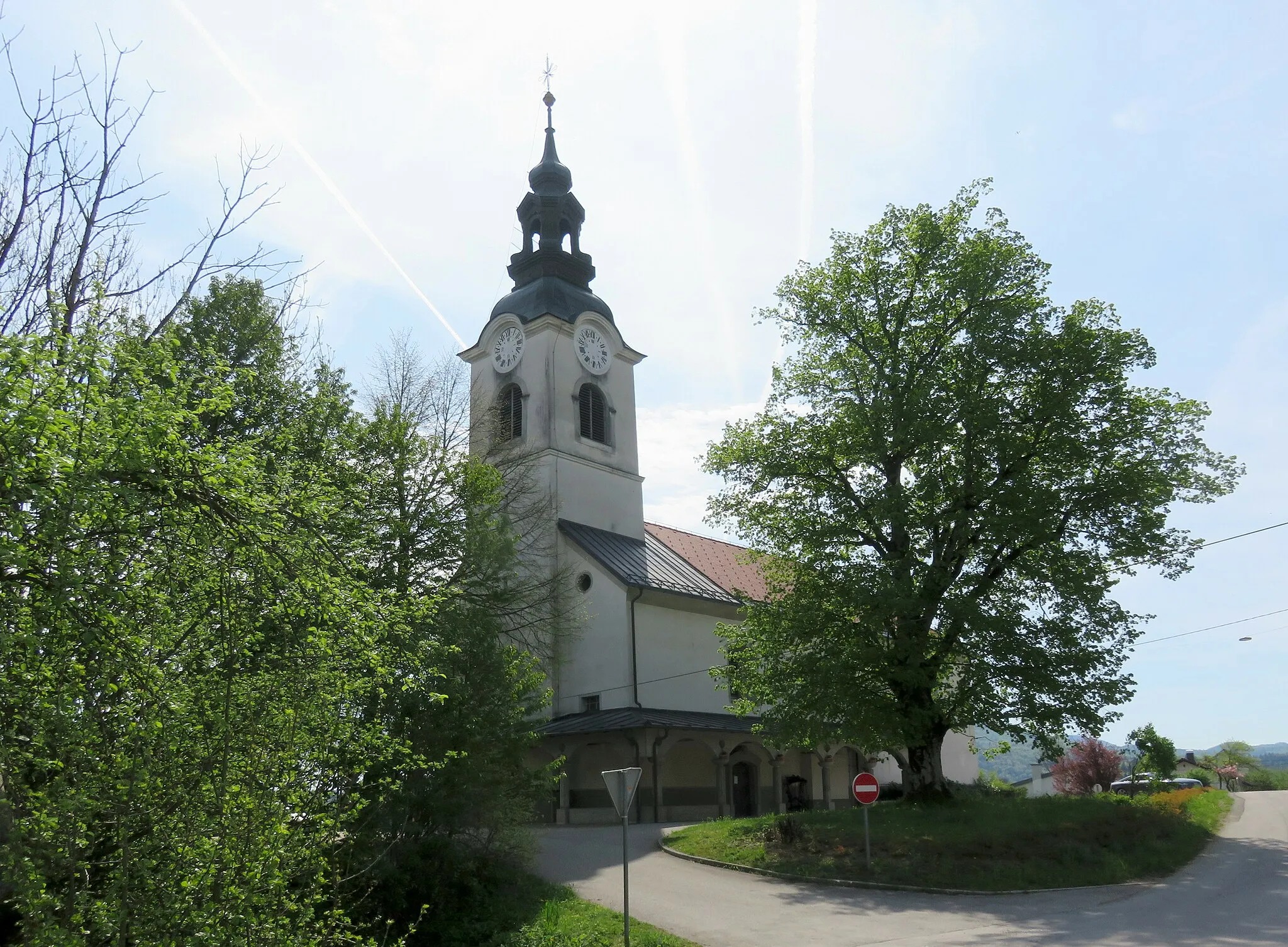 Photo showing: Saint Roch's Church in Dolenja Vas, Municipality of Ribnica, Slovenia