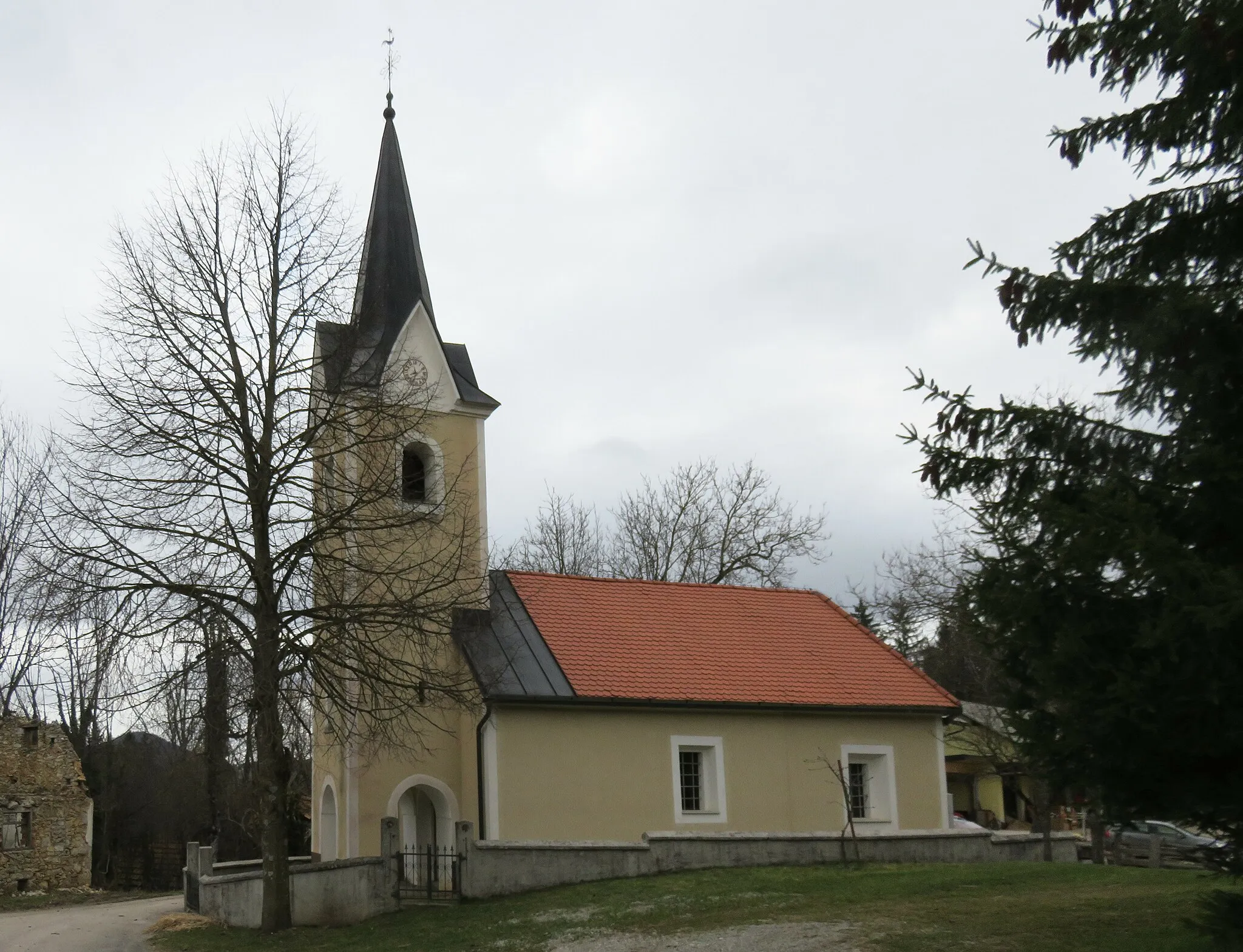 Photo showing: Saints Peter and Paul Church in Tisovec, Municipality of Dobrepolje, Slovenia