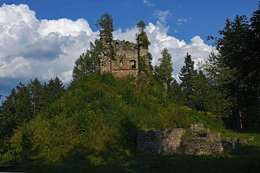 Photo showing: On a steep hill, close to the ex trade route, the ruins of castle Vodriž are still seen.