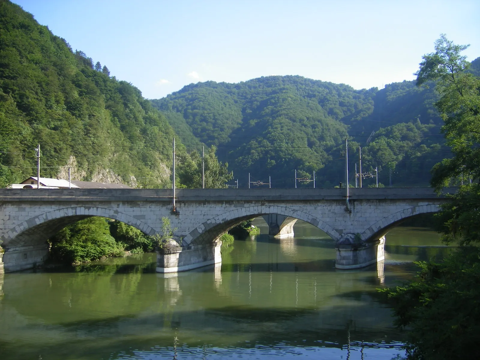 Photo showing: An outflow of the Savinja river into the Sava river at Zidani Most (Laško municipality) and (two) railway bridges.