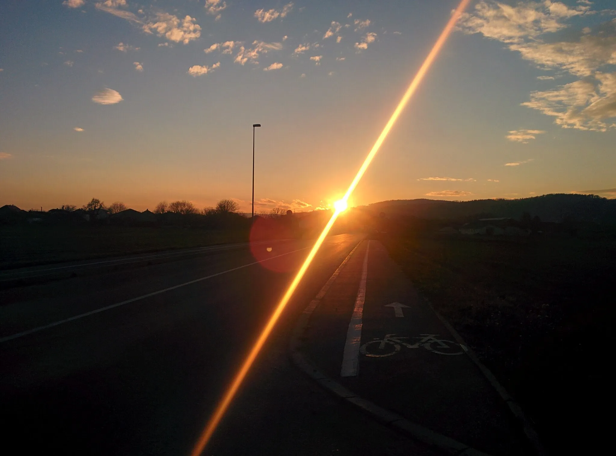 Photo showing: Orehova vas ob soncnem zahodu
