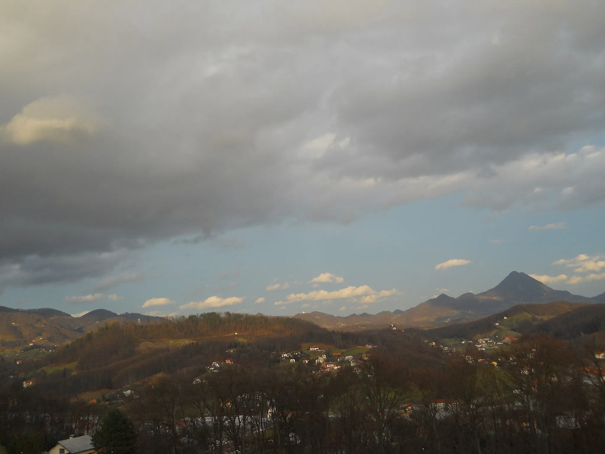 Photo showing: The mountain Donačka gora and mountain chain Boč. Photo taken from Prnek, Rogaška Slatina,