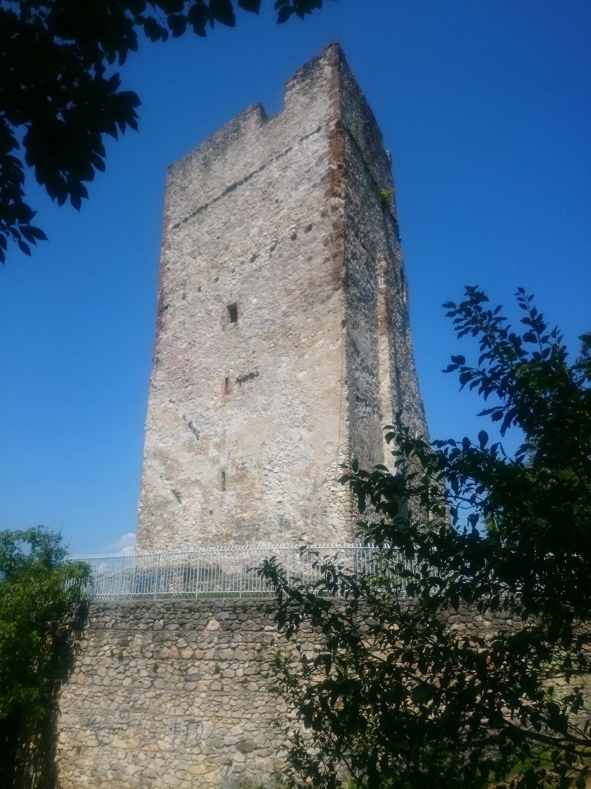 Photo showing: Velenje, ruins of the Šalek castle. More info.