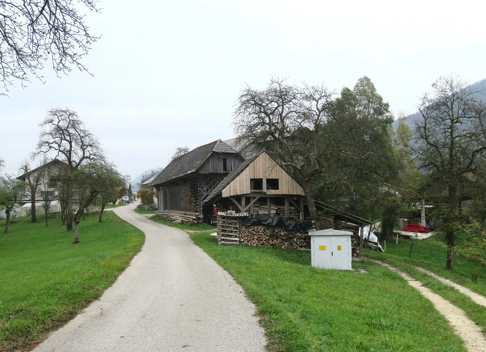 Photo showing: Log pri Mlinšah, Municipality of Zagorje ob Savi, Slovenia