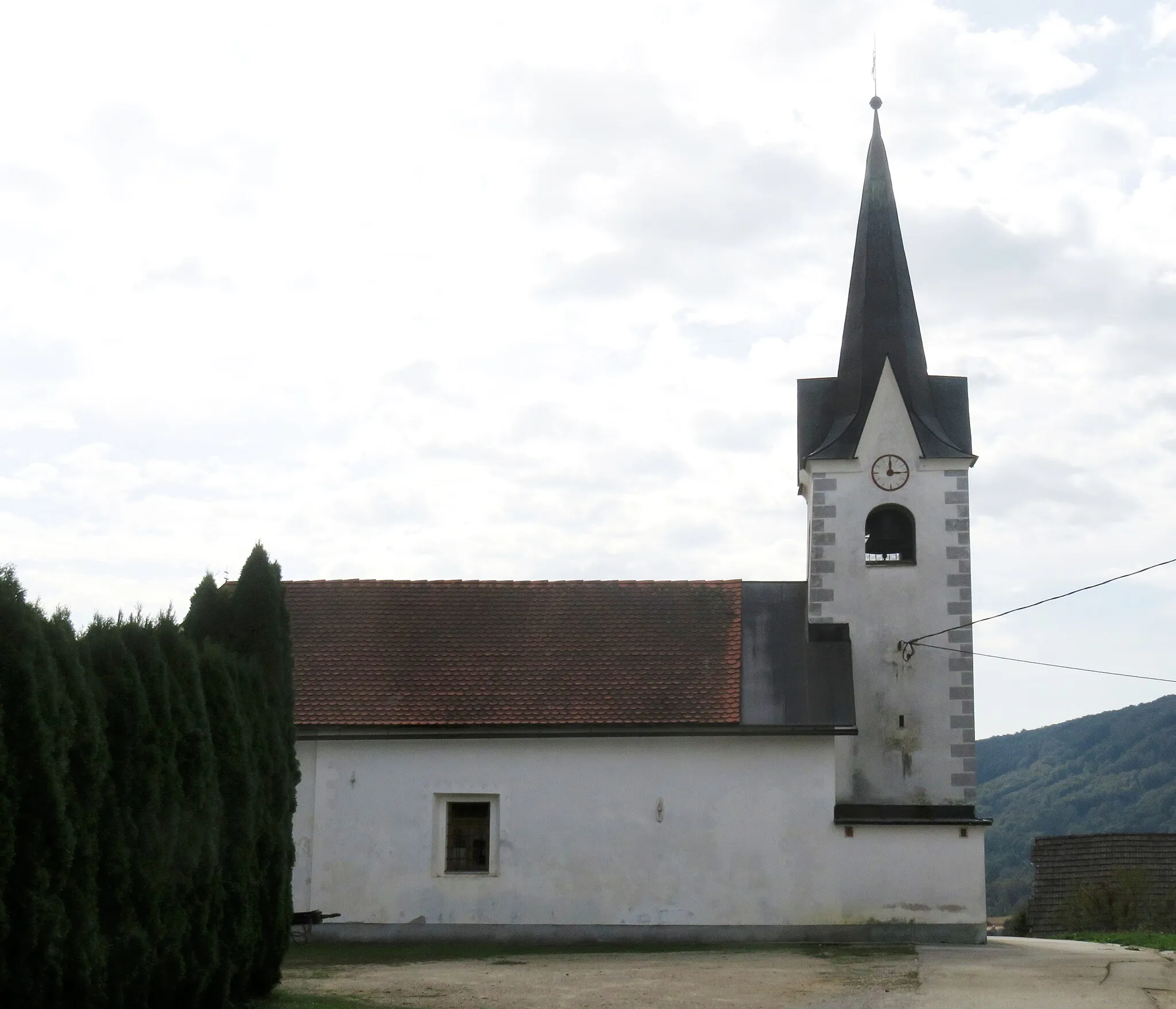 Photo showing: St. John the Evangelist Church in Mačkovec pri Dvoru, Municipality of Žužemberk, Slovenia