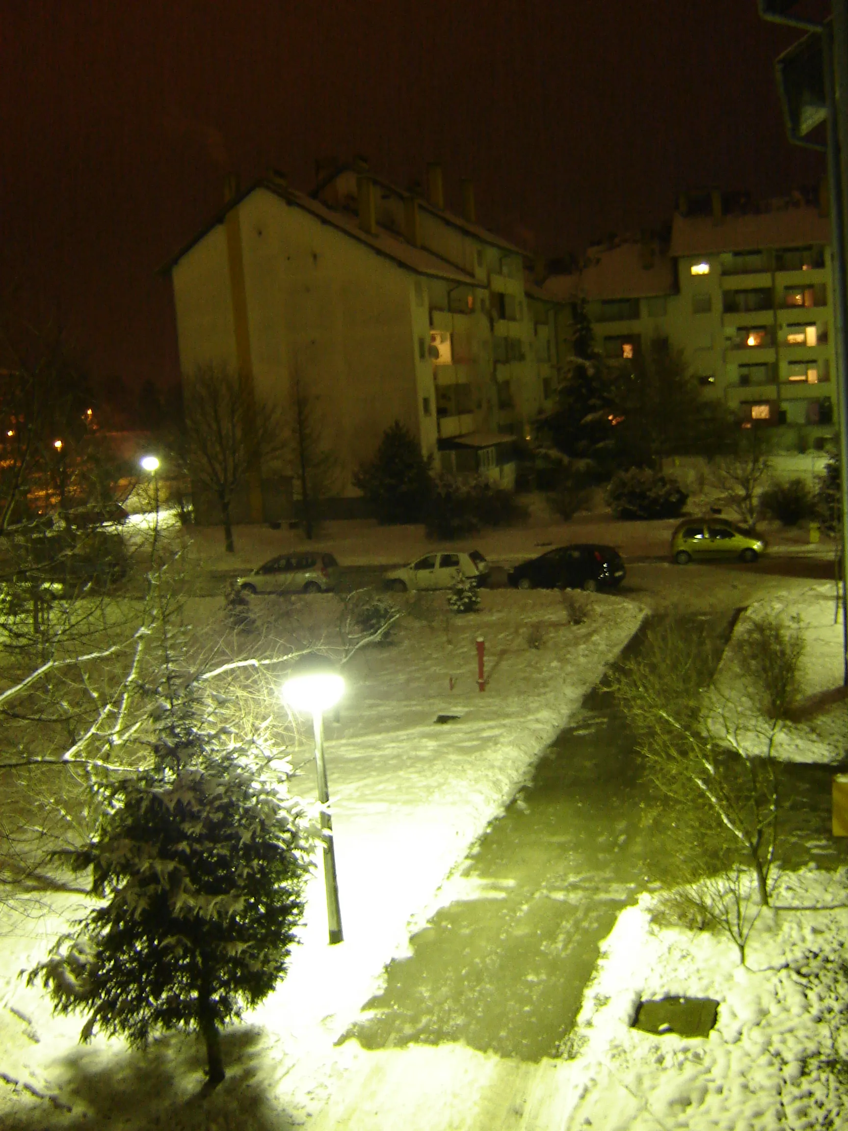 Photo showing: Winter night in Jug in the south part of Čakovec, Croatia