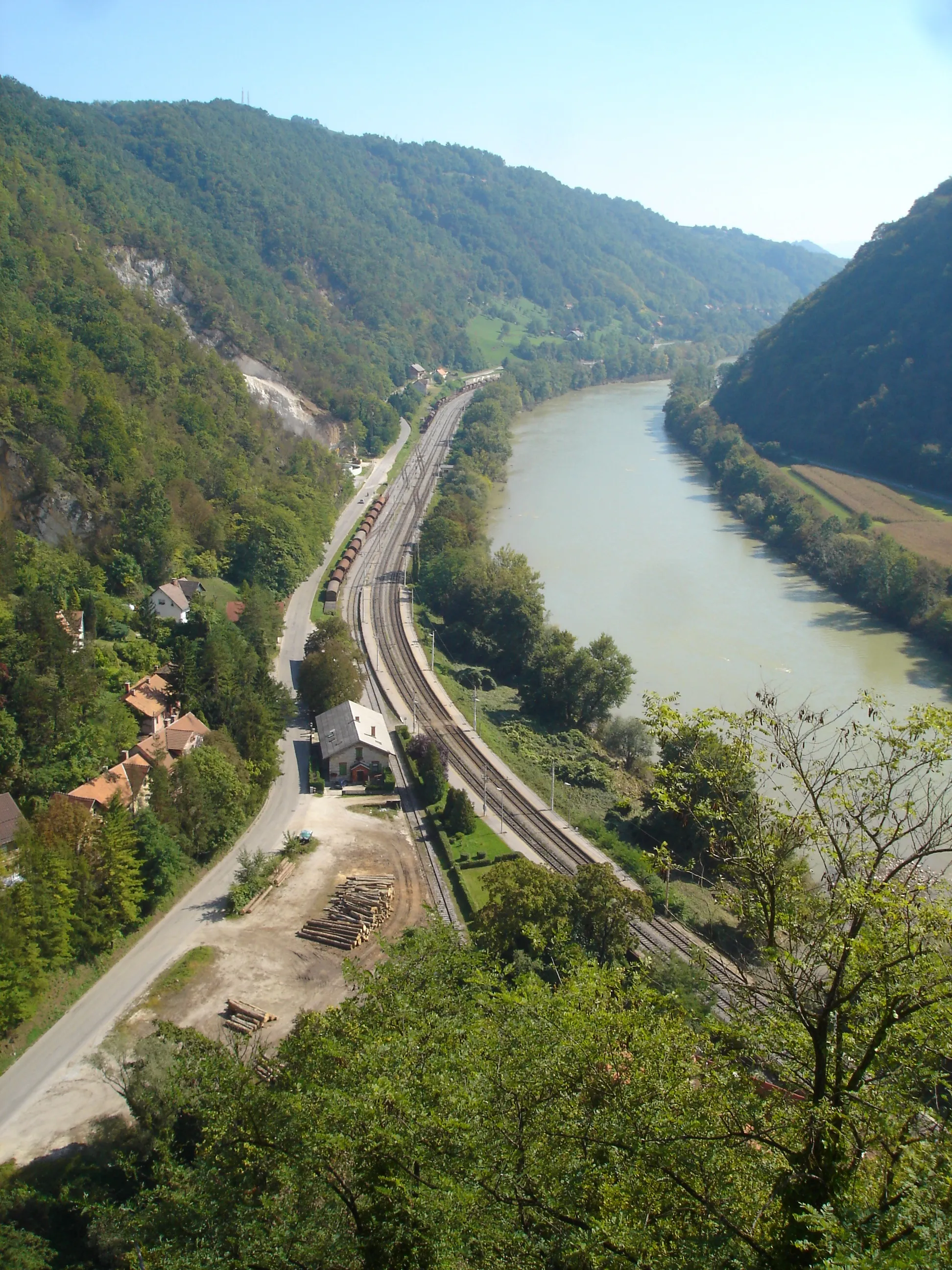 Photo showing: Brestanica Railwaystation from the Brestanica castle