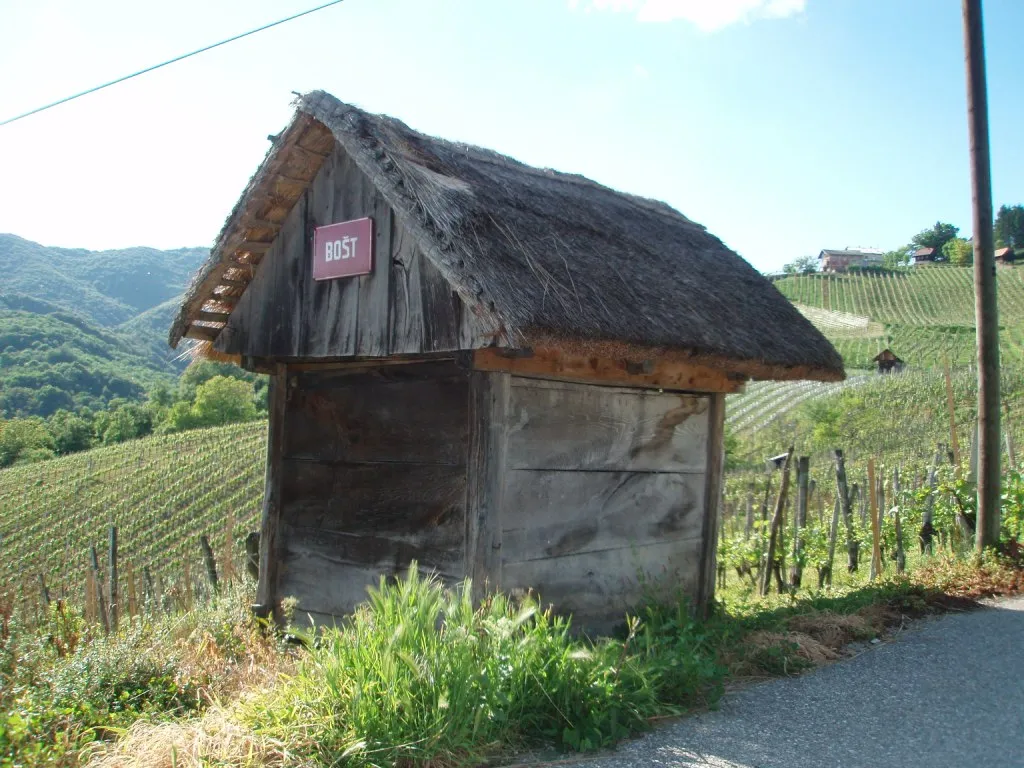 Photo showing: The least wineyard cottage in Slovenia, placed in Bizeljsko.