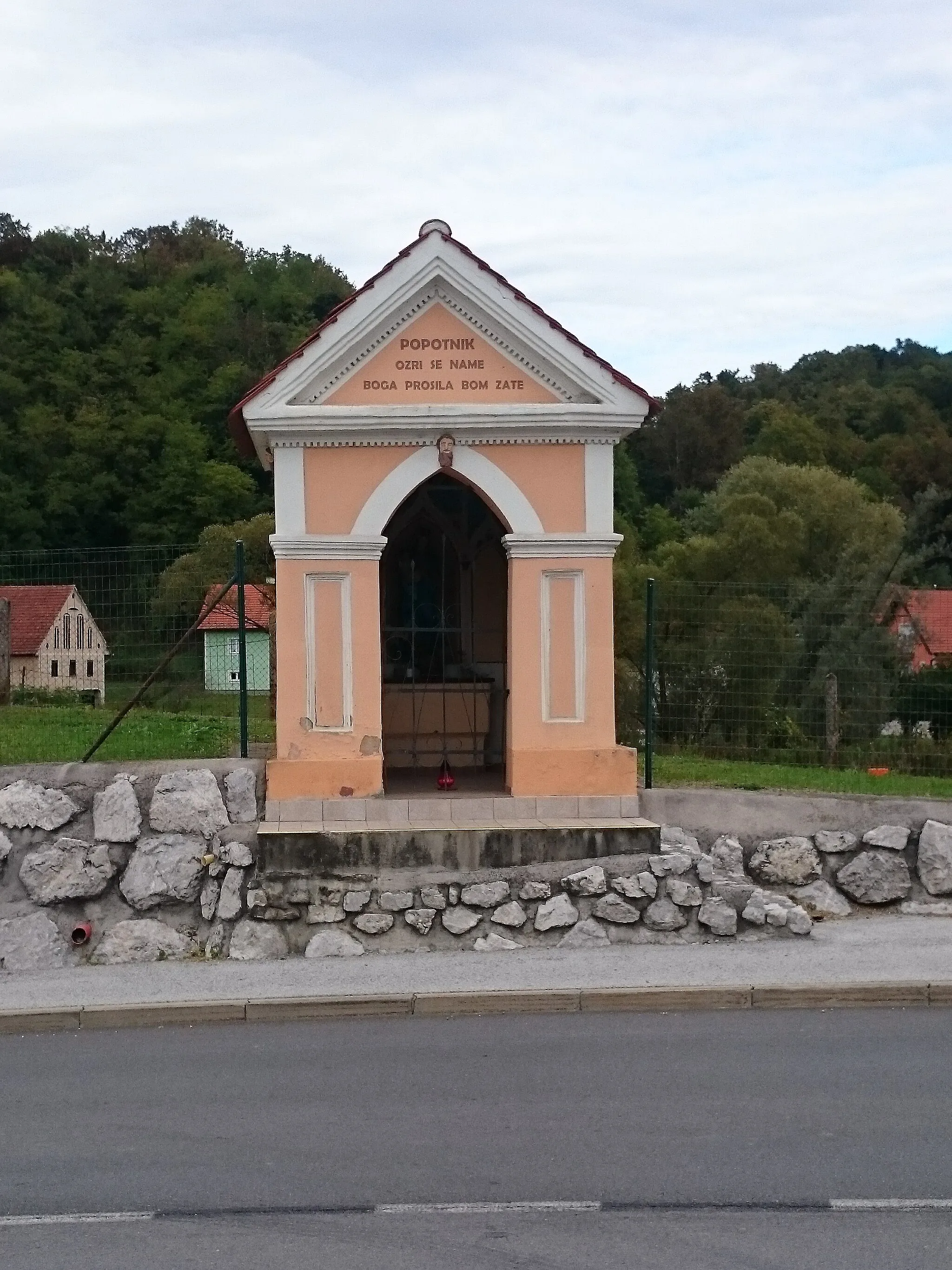 Photo showing: A chapel in northern part of Imeno.