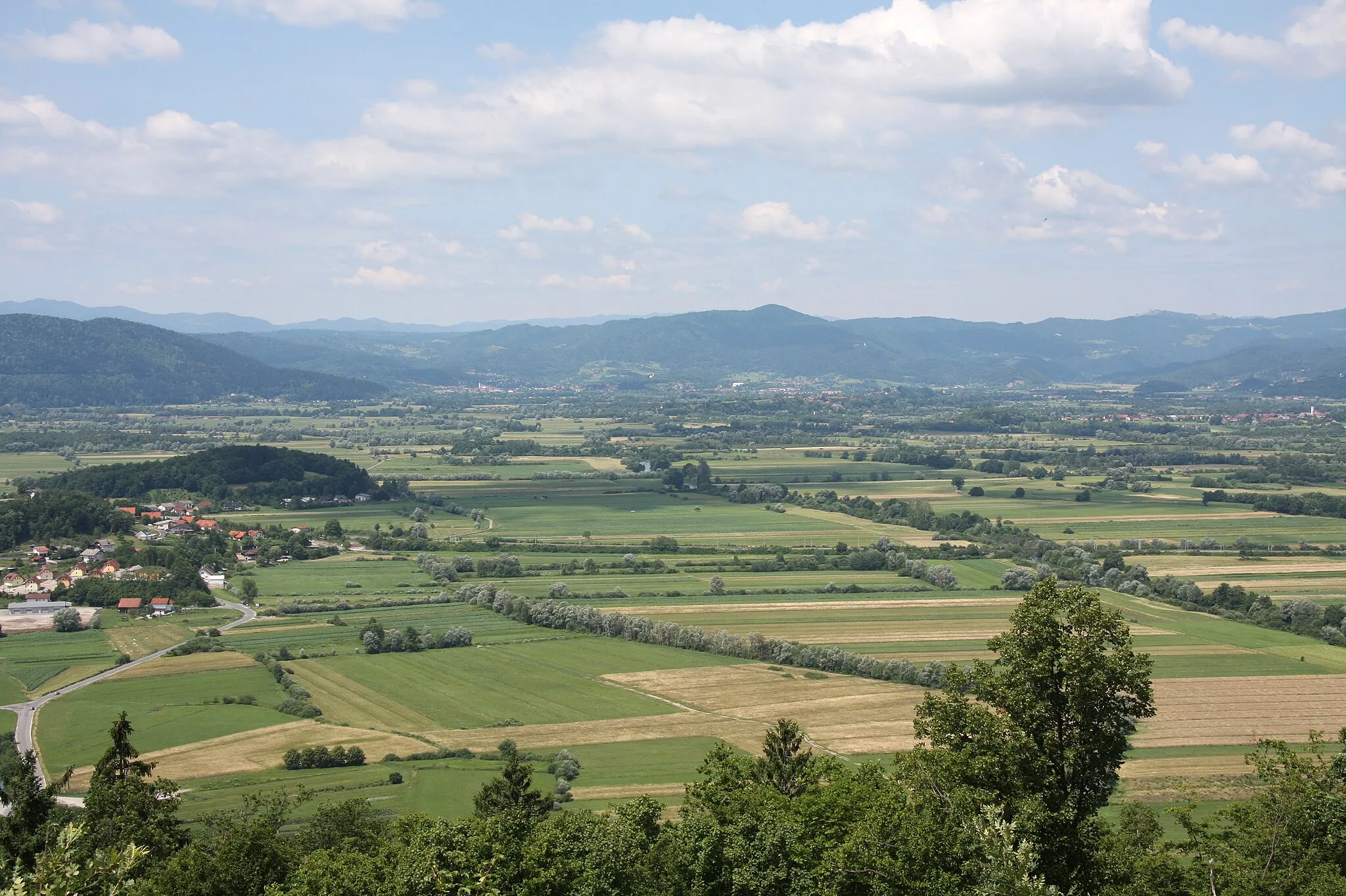 Photo showing: Western part of Ljubljana marsh (central Slovenia). Picture taken from St. Anne hill near Podpeč, Brezovica municipality.